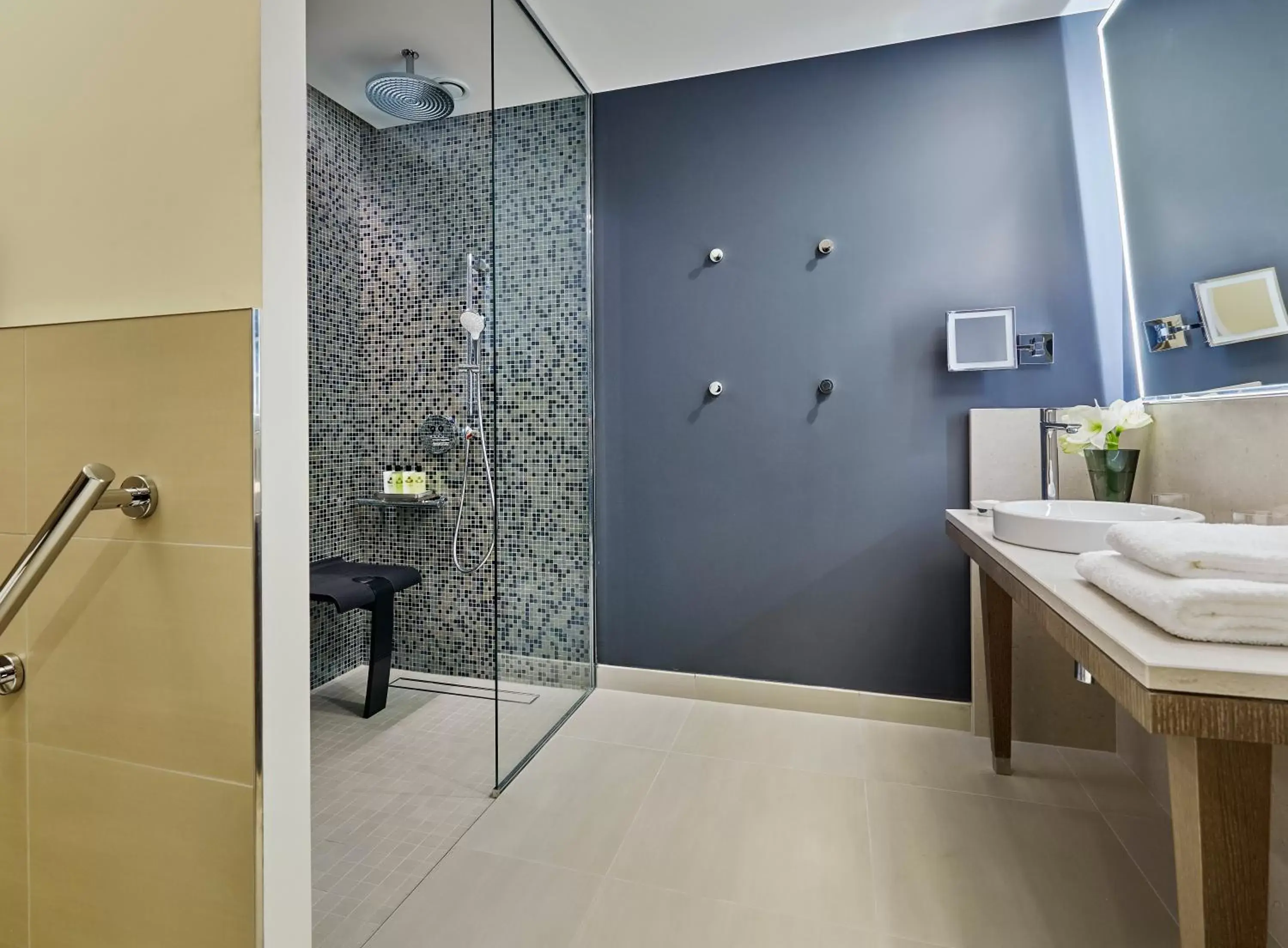 Photo of the whole room, Bathroom in InterContinental Lyon - Hotel Dieu, an IHG Hotel