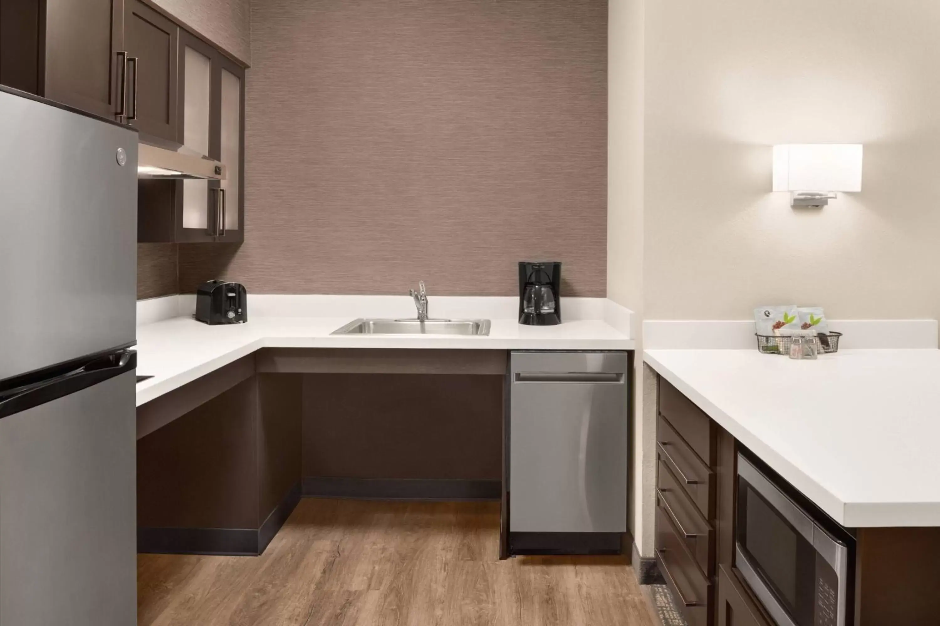 Kitchen or kitchenette, Kitchen/Kitchenette in Residence Inn Atlanta Gwinnett Place