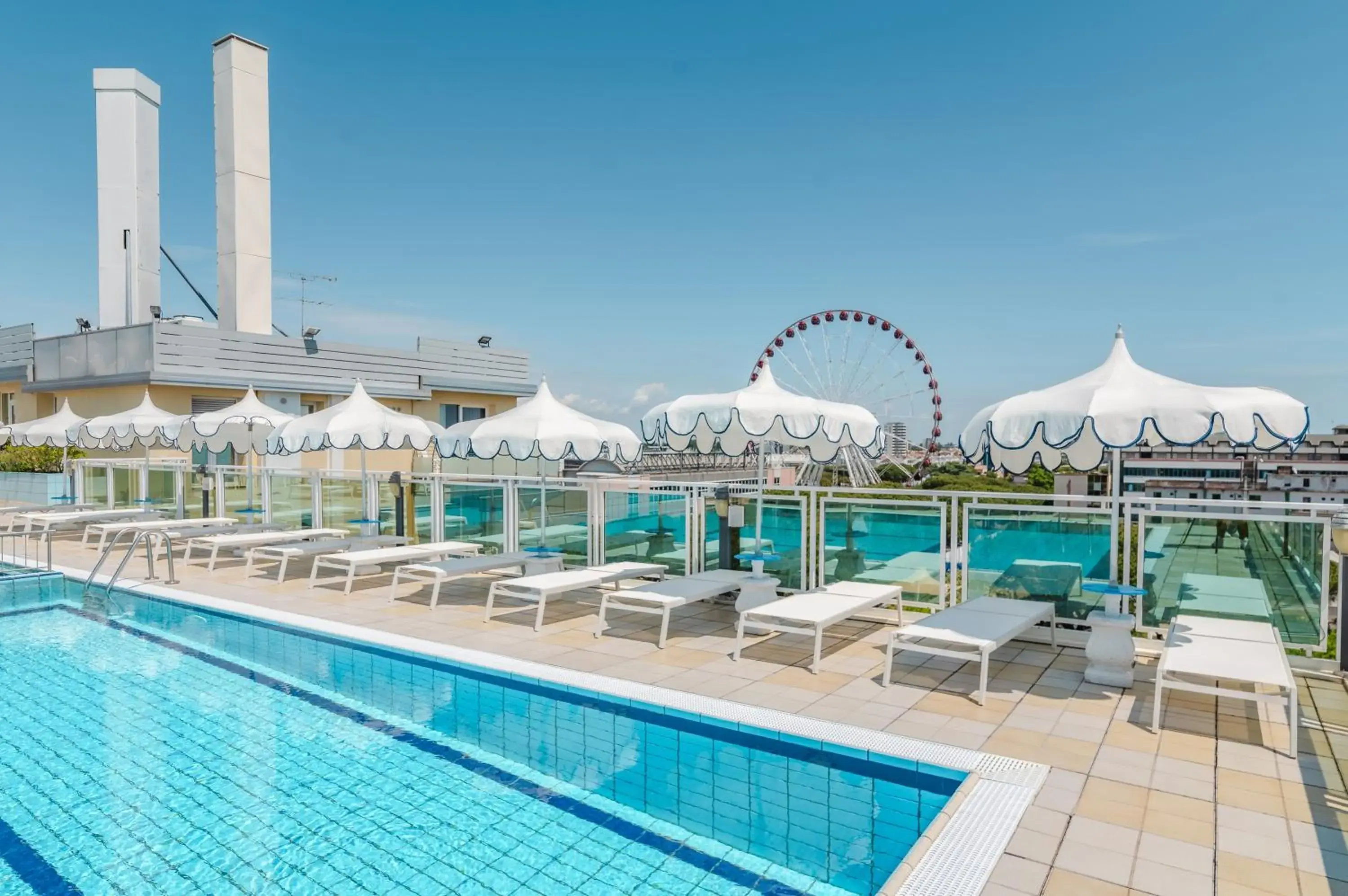 Pool view, Swimming Pool in Hotel Colombo