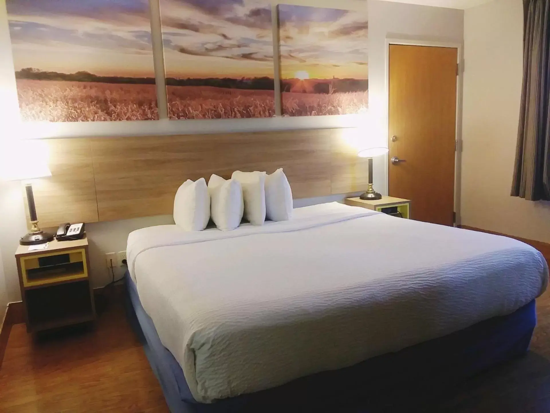 Bed in Days Inn by Wyndham Osage Beach Lake of the Ozarks