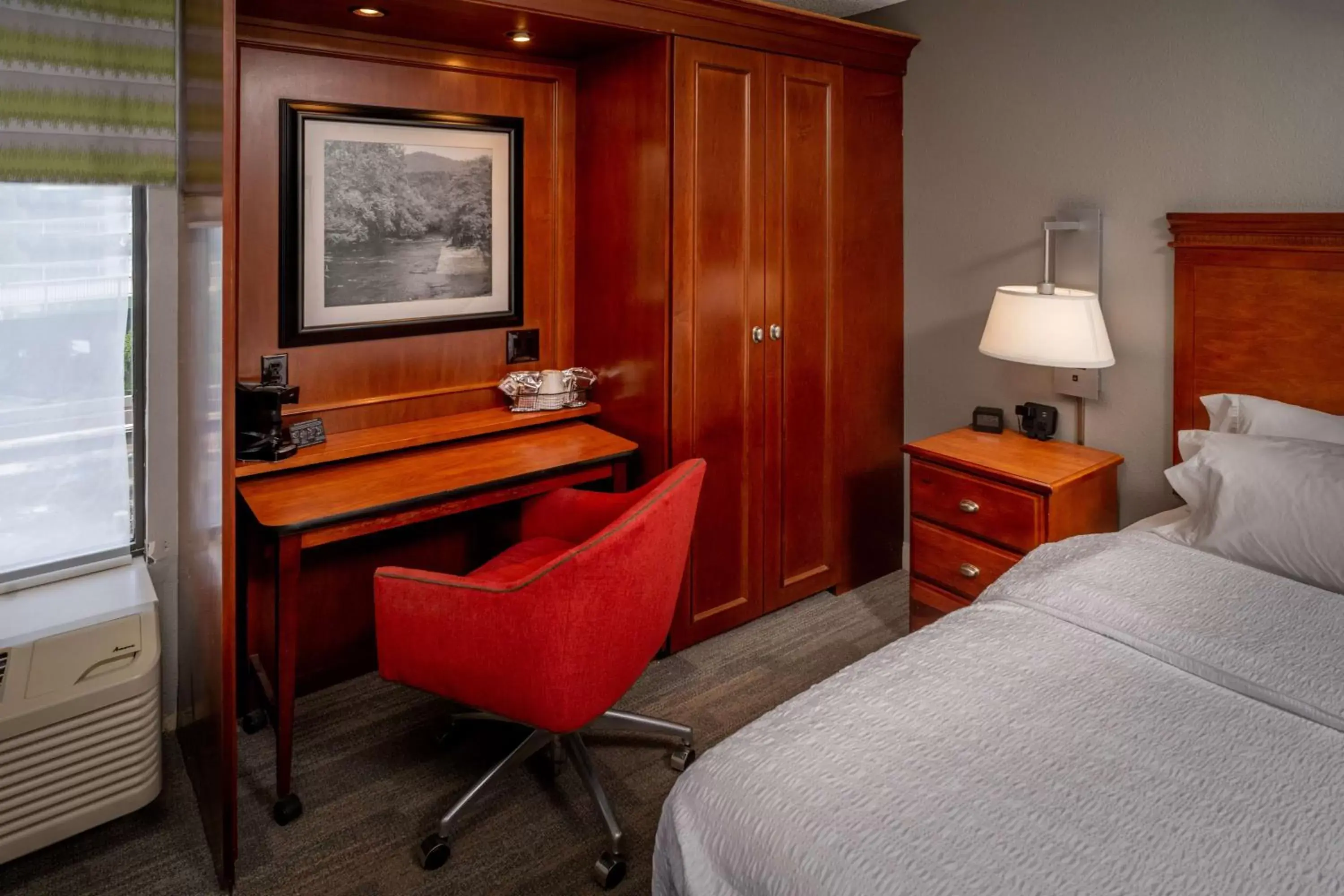 Bedroom, Bed in Hampton Inn Charleston Downtown Bedroom, Bed in Hampton Inn Charleston Downtown