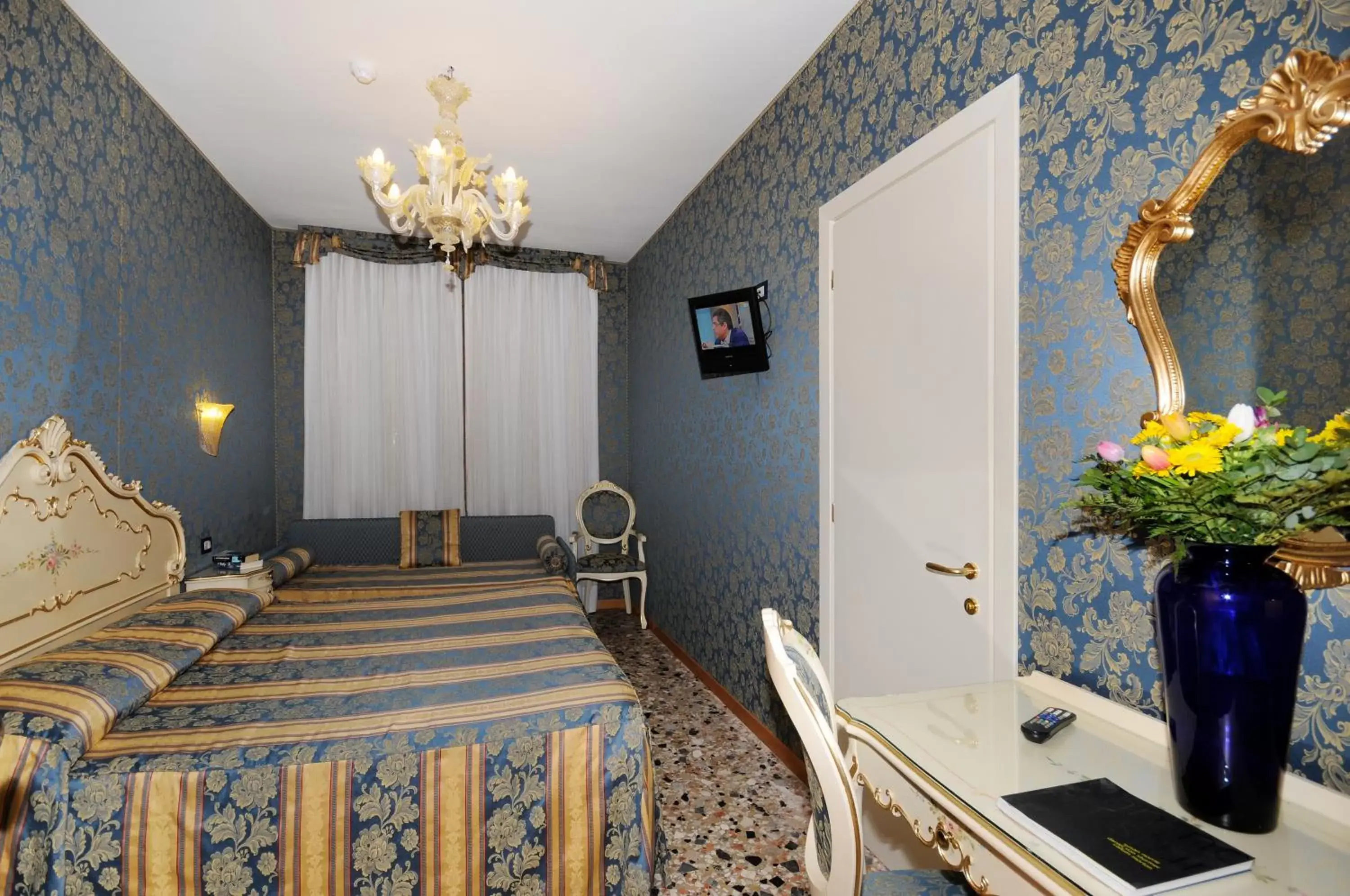 Photo of the whole room in Hotel Il Mercante di Venezia