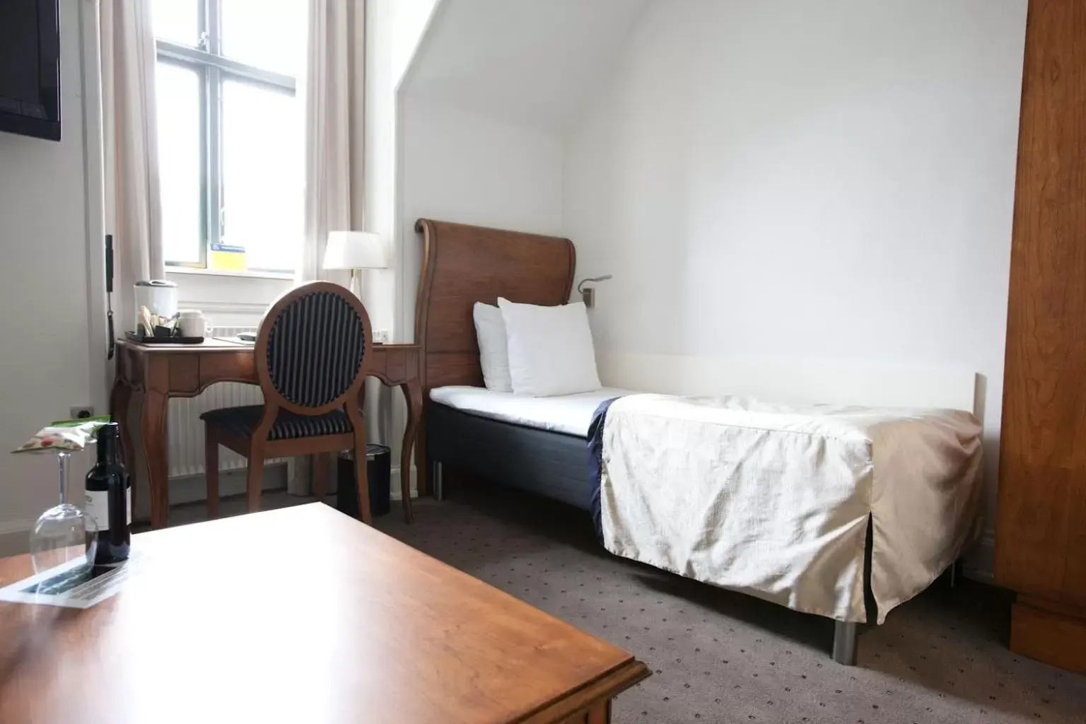 Bedroom, Bed in Best Western Hotel Hebron