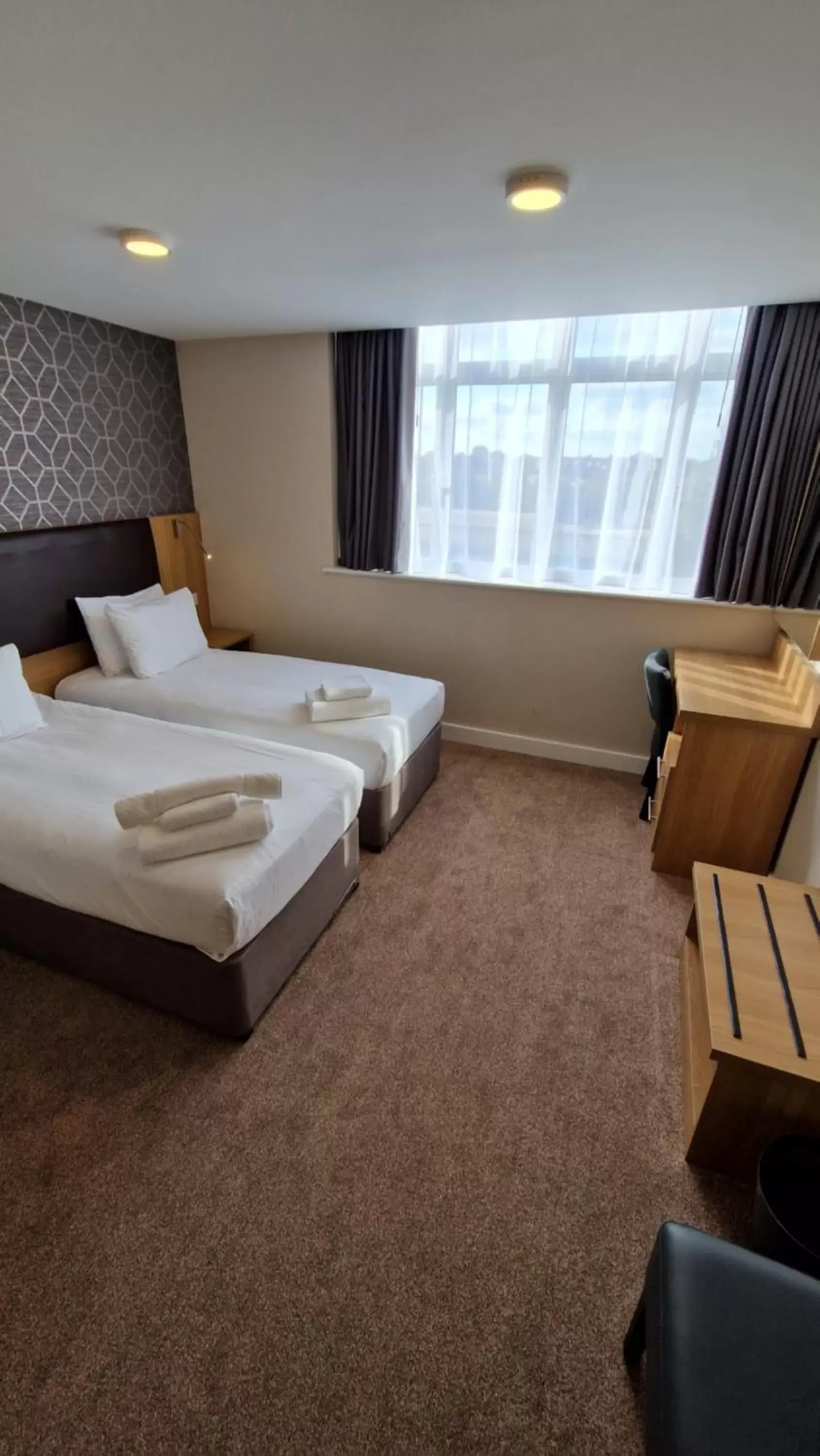 Photo of the whole room, Bed in Best Western Northfields Ealing Hotel