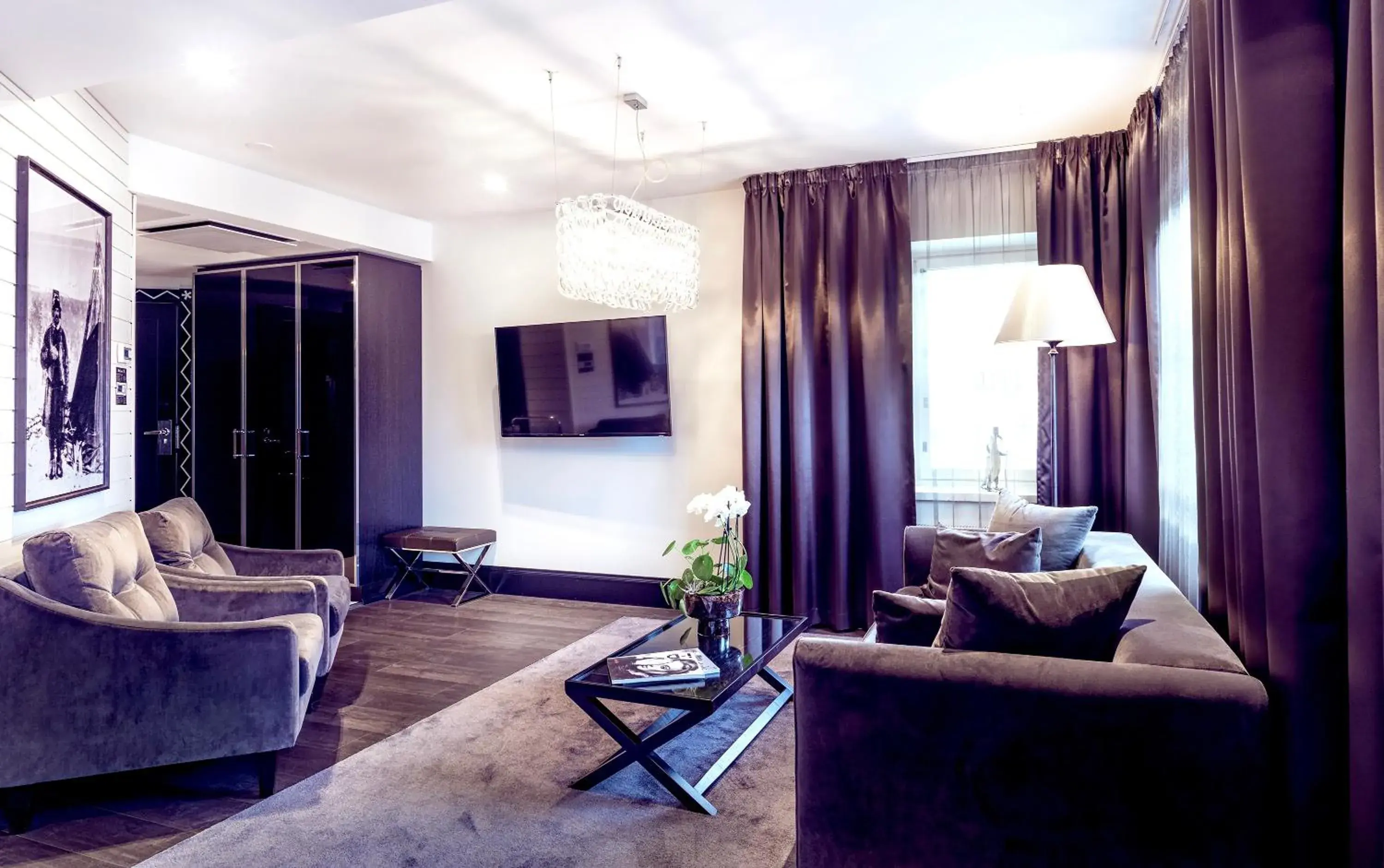 Lounge or bar in Arctic Light Hotel Lounge or bar in Arctic Light Hotel