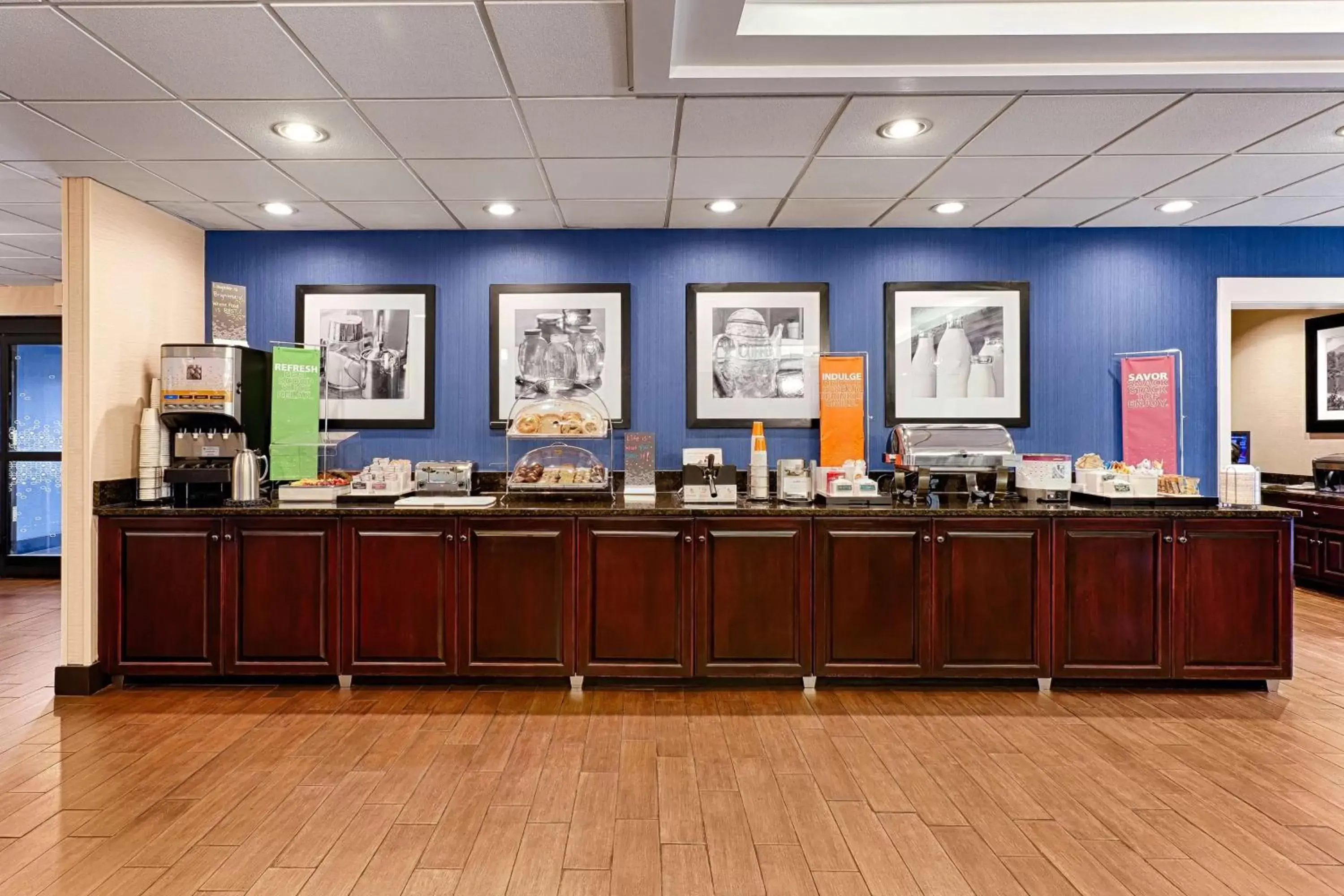 Breakfast, Restaurant/Places to Eat in Hampton Inn Morganton