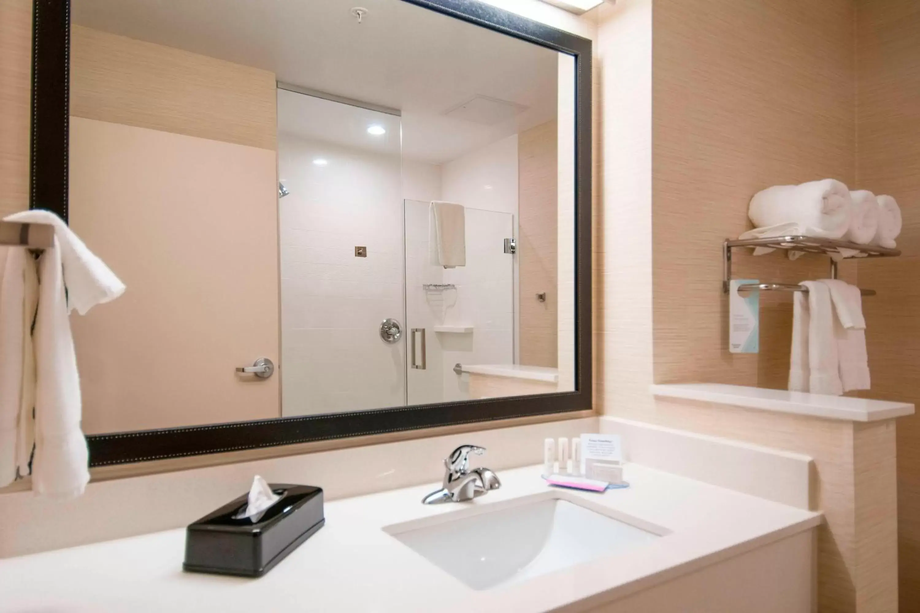 Bathroom in Fairfield Inn & Suites by Marriott San Antonio Brooks City Base