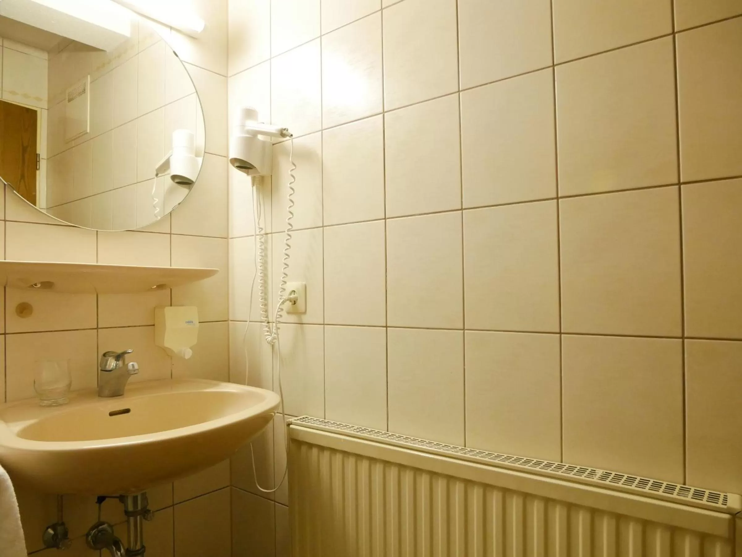 Bathroom in Gasthaus Engel