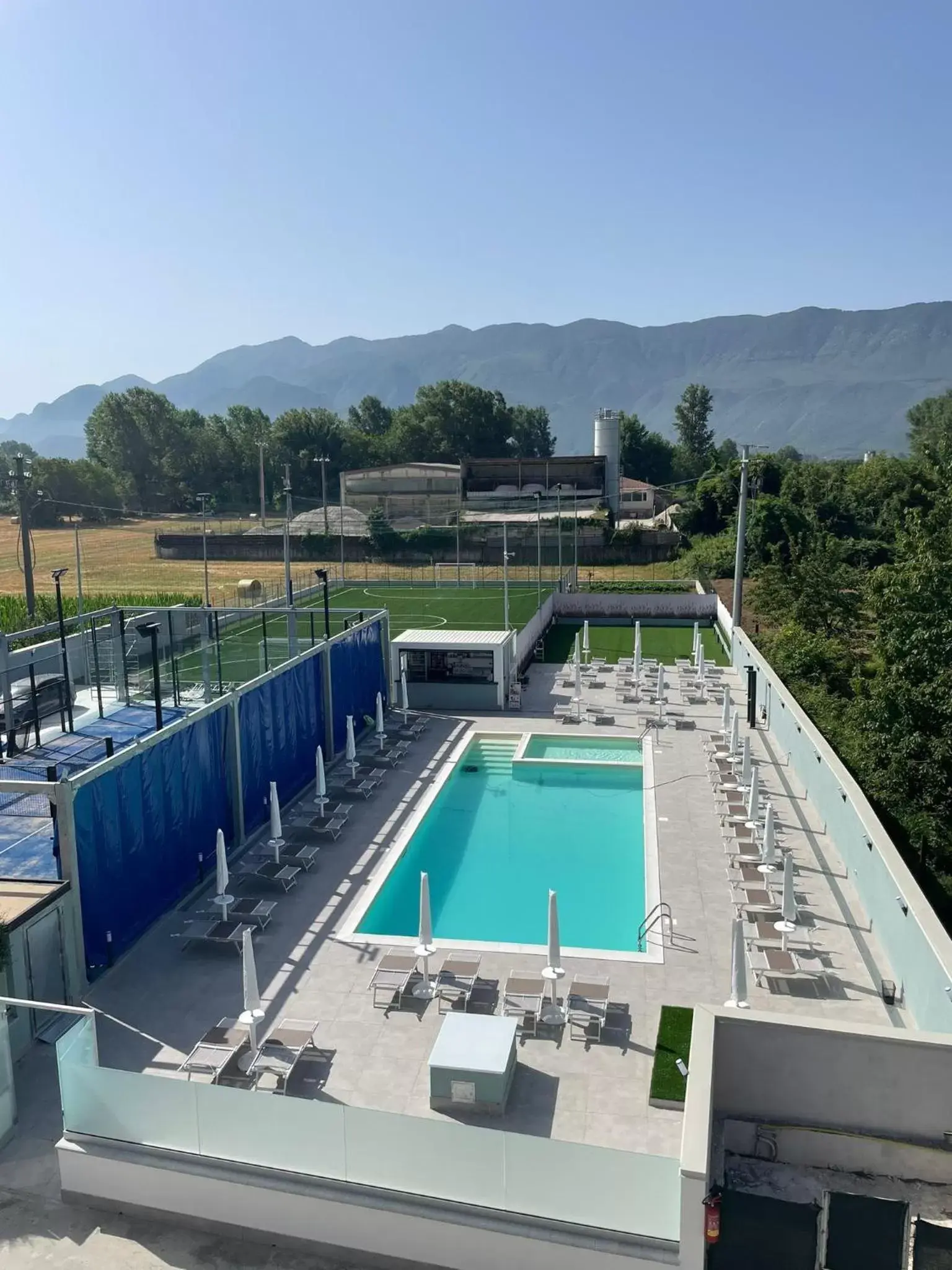 Pool View in Montesarchiorooms