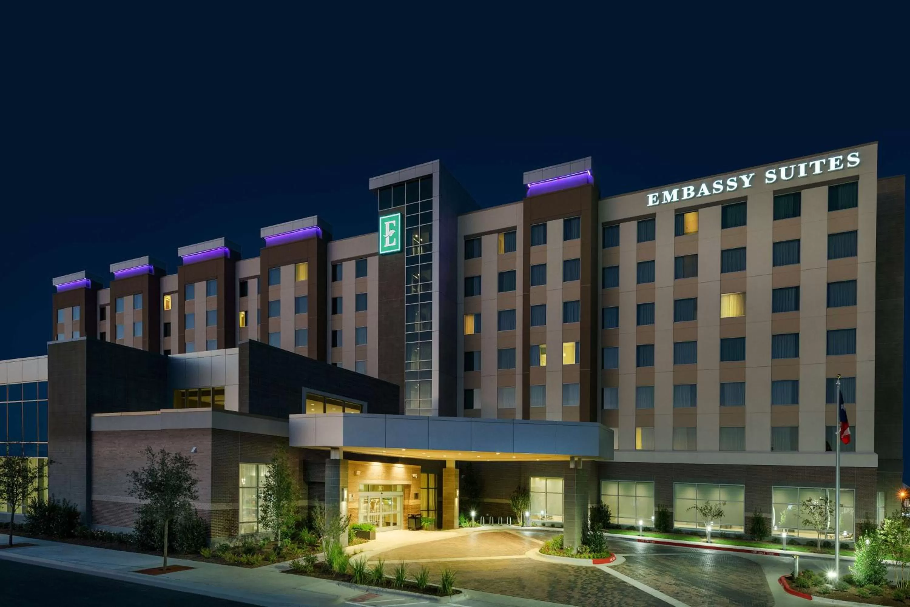 Property building in Embassy Suites By Hilton College Station