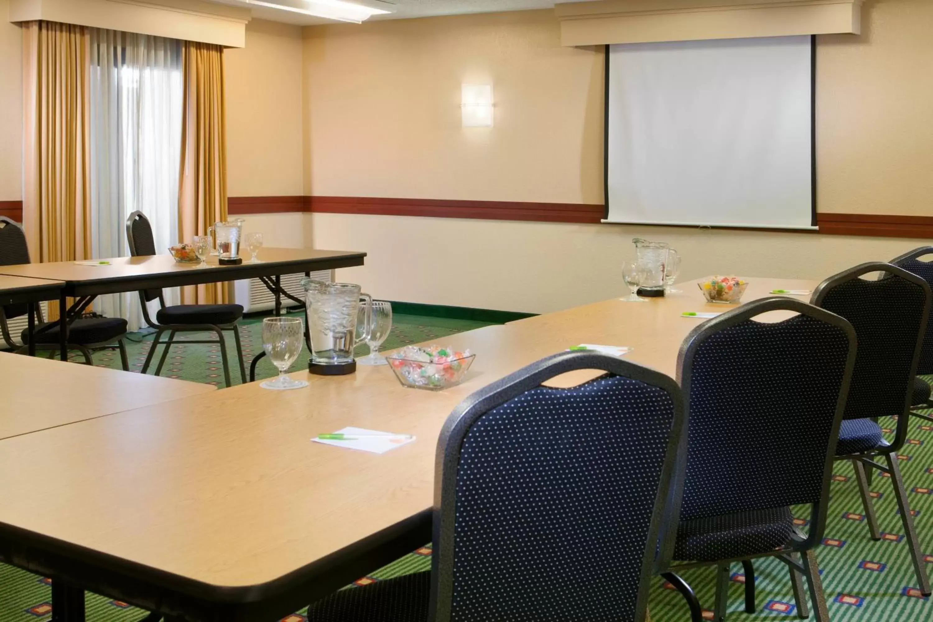 Meeting/conference room, Business Area/Conference Room in Courtyard Hampton