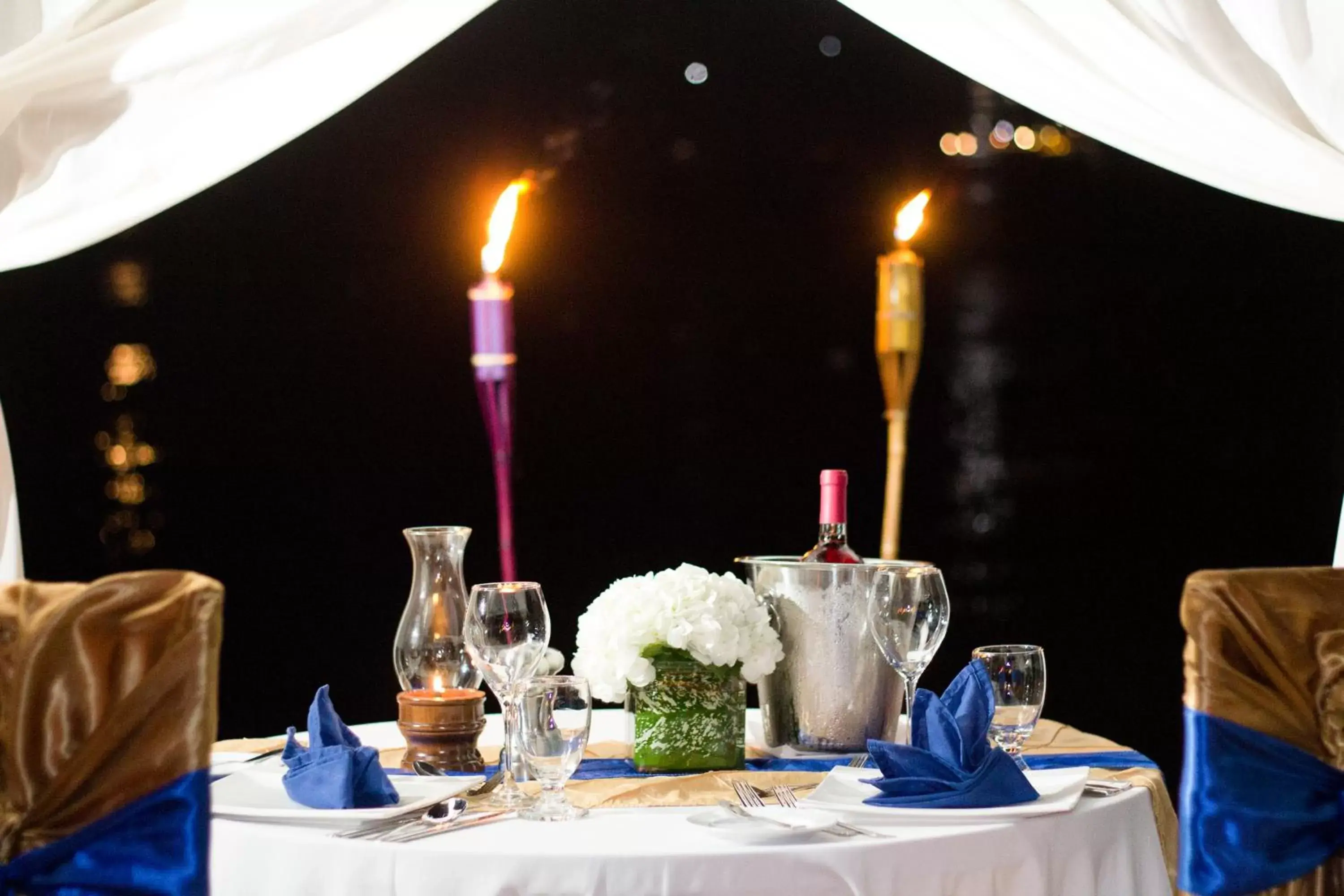 Restaurant/places to eat in Bay Gardens Beach Resort & Spa Restaurant/places to eat in Bay Gardens Beach Resort & Spa