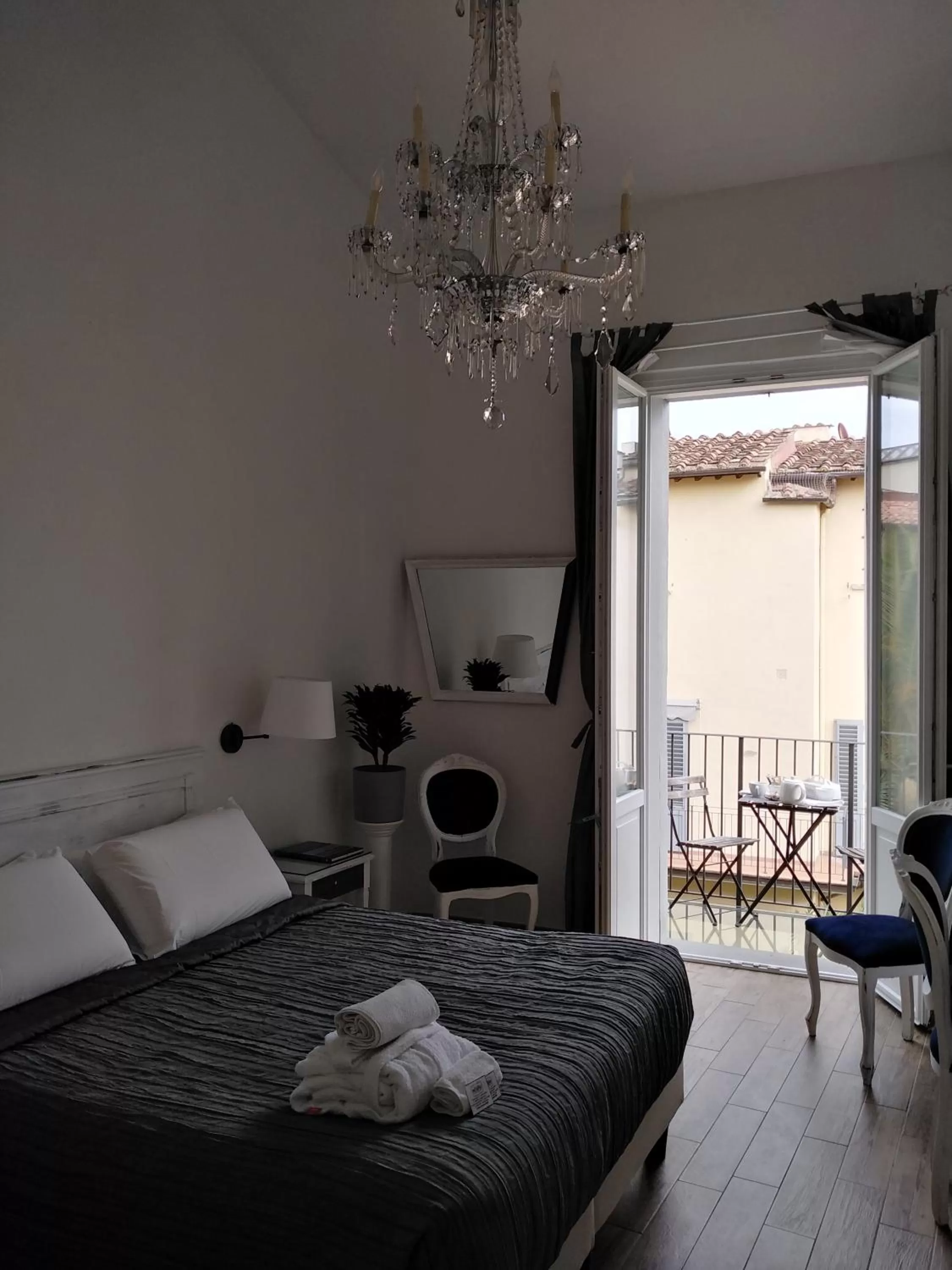 Balcony/Terrace, Bed in In San Frediano B&B