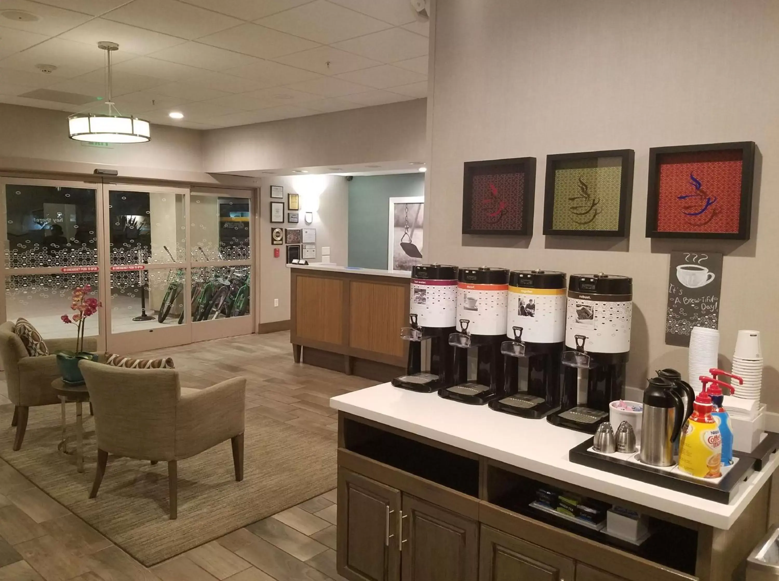 Lobby or reception, Kitchen/Kitchenette in Hampton Inn Channel Islands Harbor