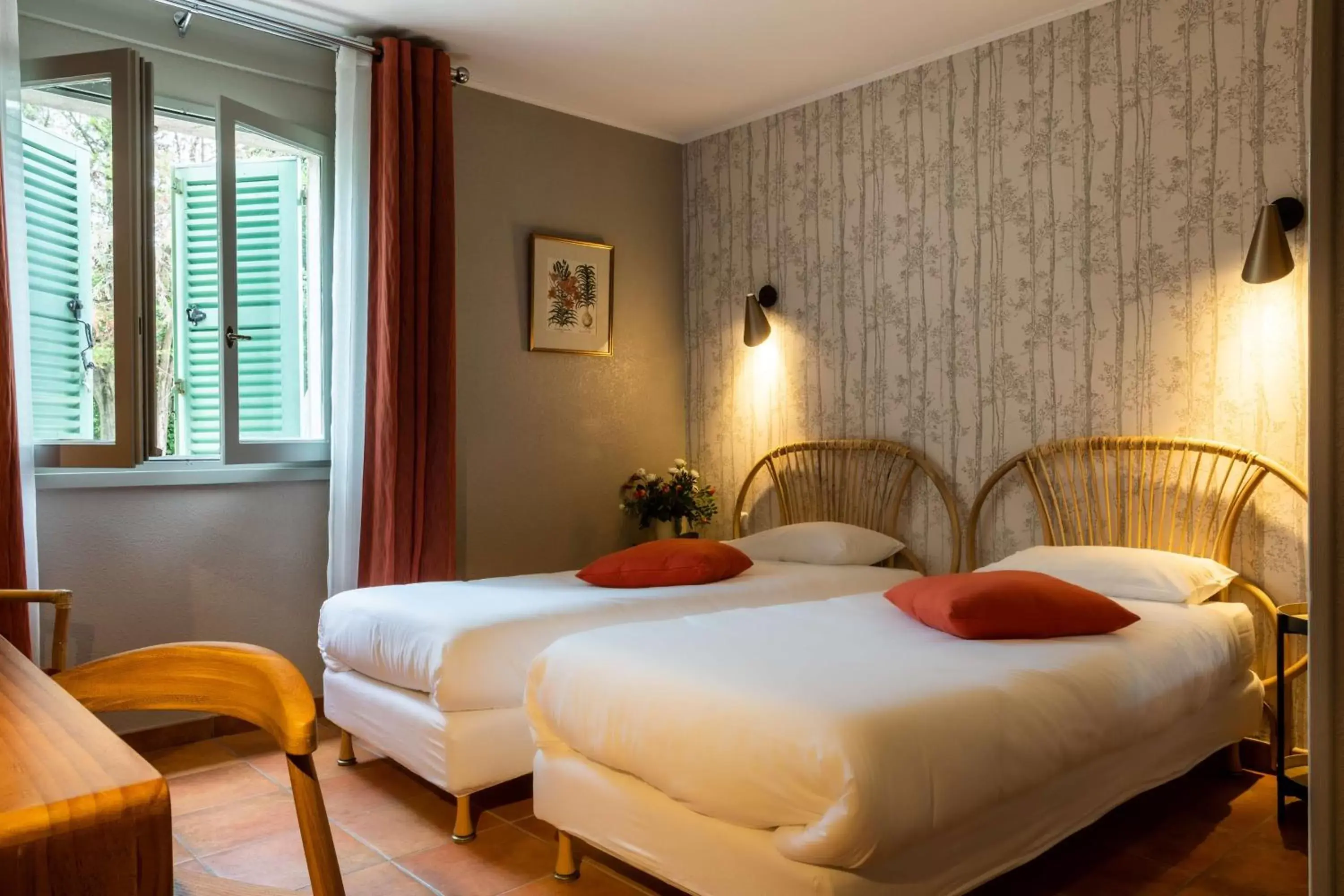Photo of the whole room, Bed in Best Western L'Orangerie
