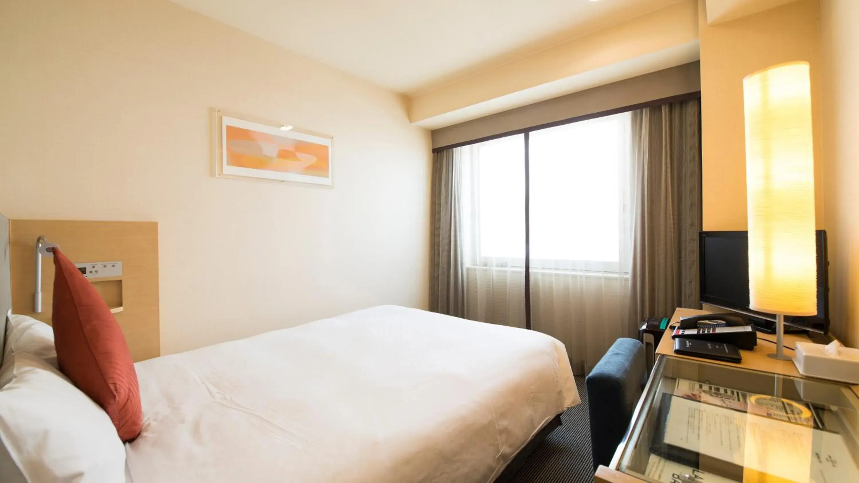 Photo of the whole room, Bed in Hotel JAL City Kannai Yokohama