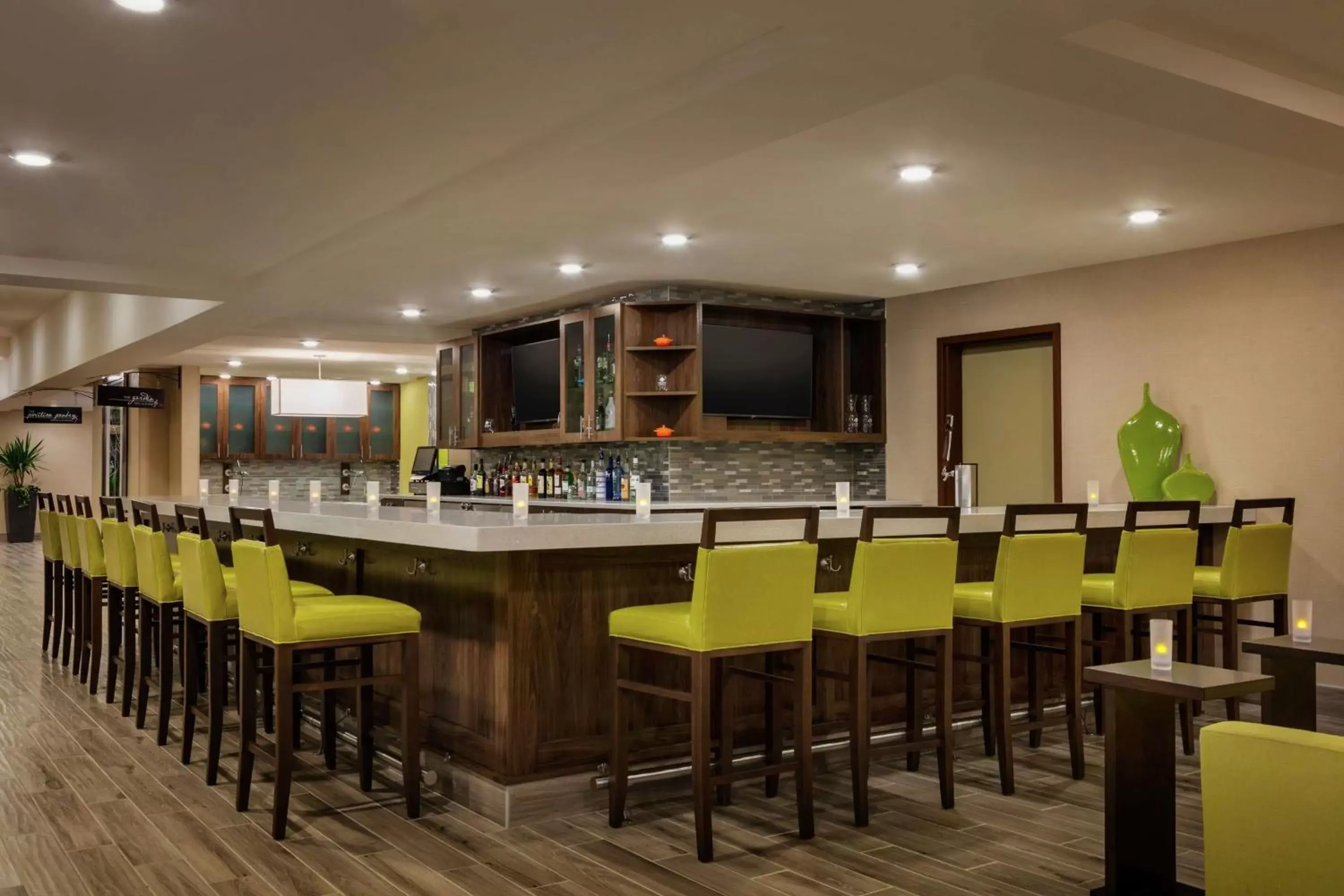 Lounge or bar, Restaurant/Places to Eat in Hilton Garden Inn Statesville