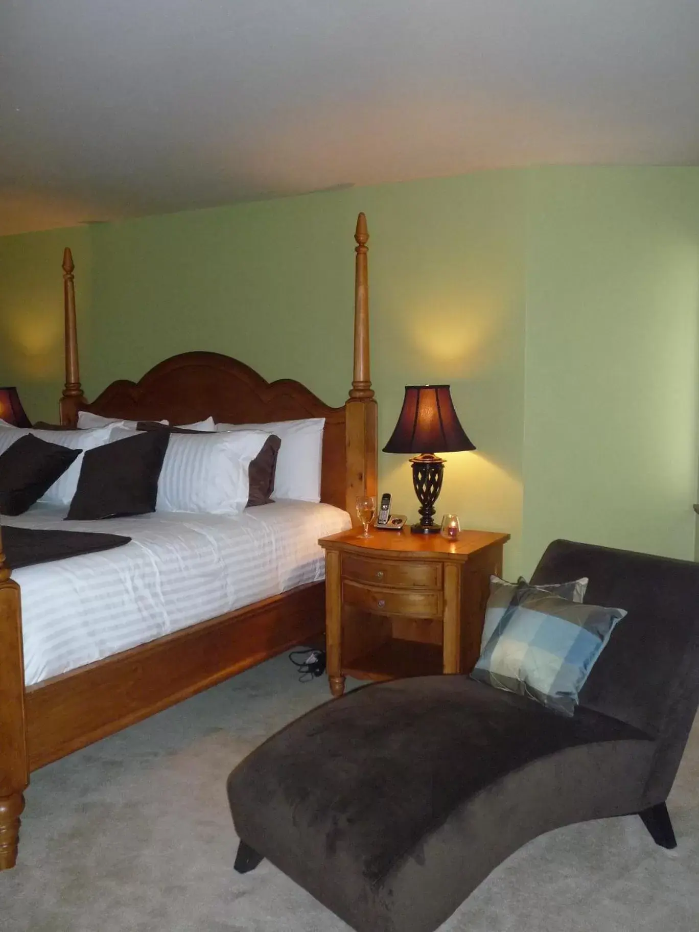 Bedroom, Bed in Cedars Inn
