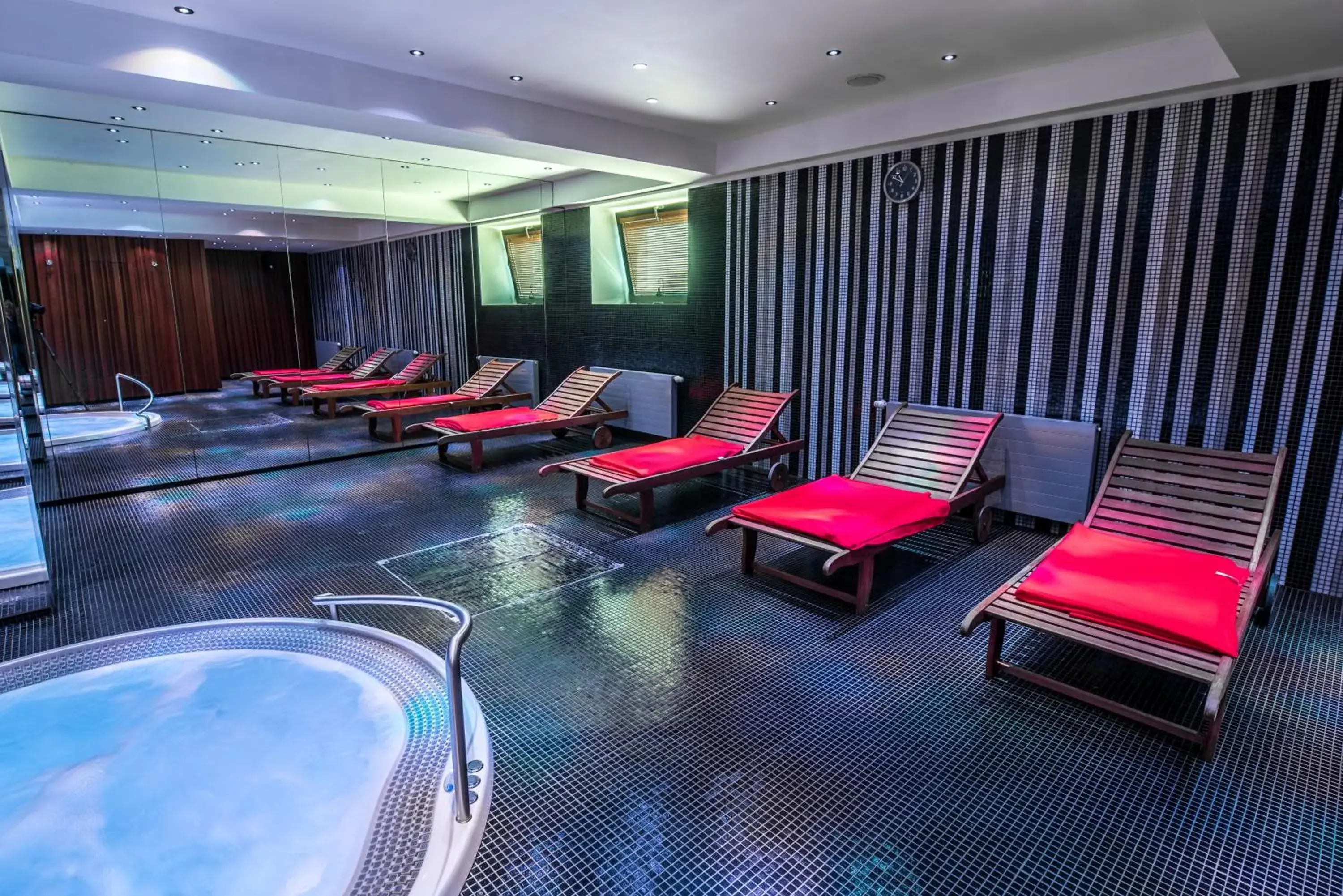 Spa and wellness centre/facilities, Swimming Pool in Hotel Yasmin Koice