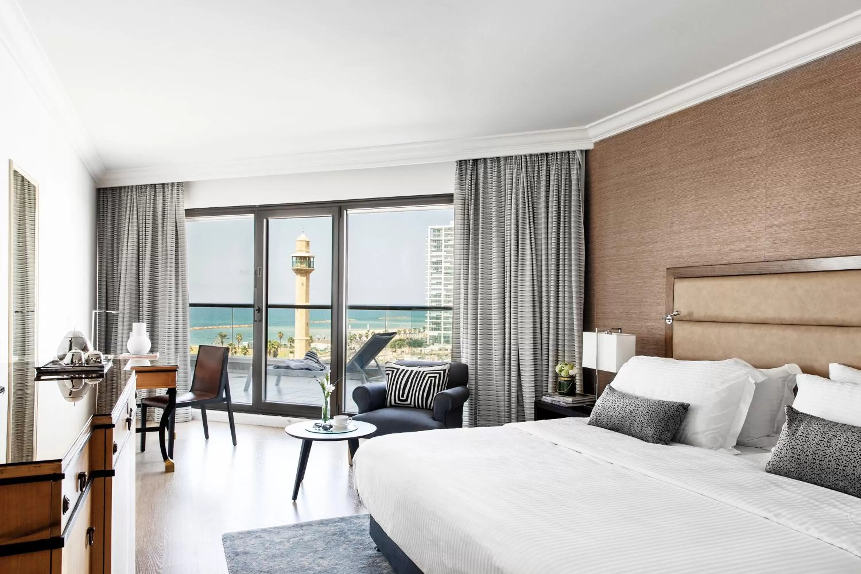 Balcony/Terrace, Bed in InterContinental David Tel Aviv by IHG