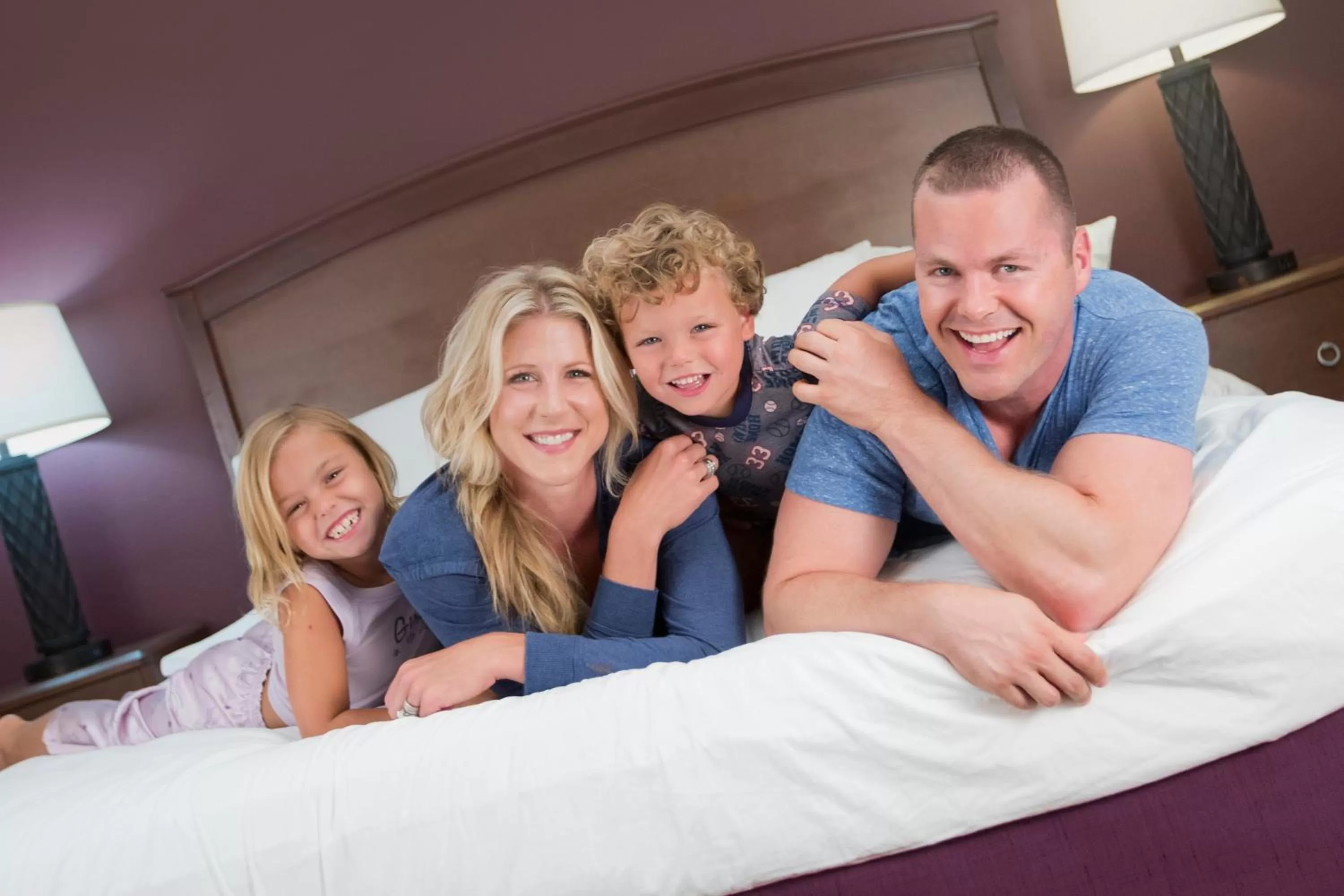Family, Bed in AmericInn and Suites by Wyndham Delafield-Waukesha-Milwaukee