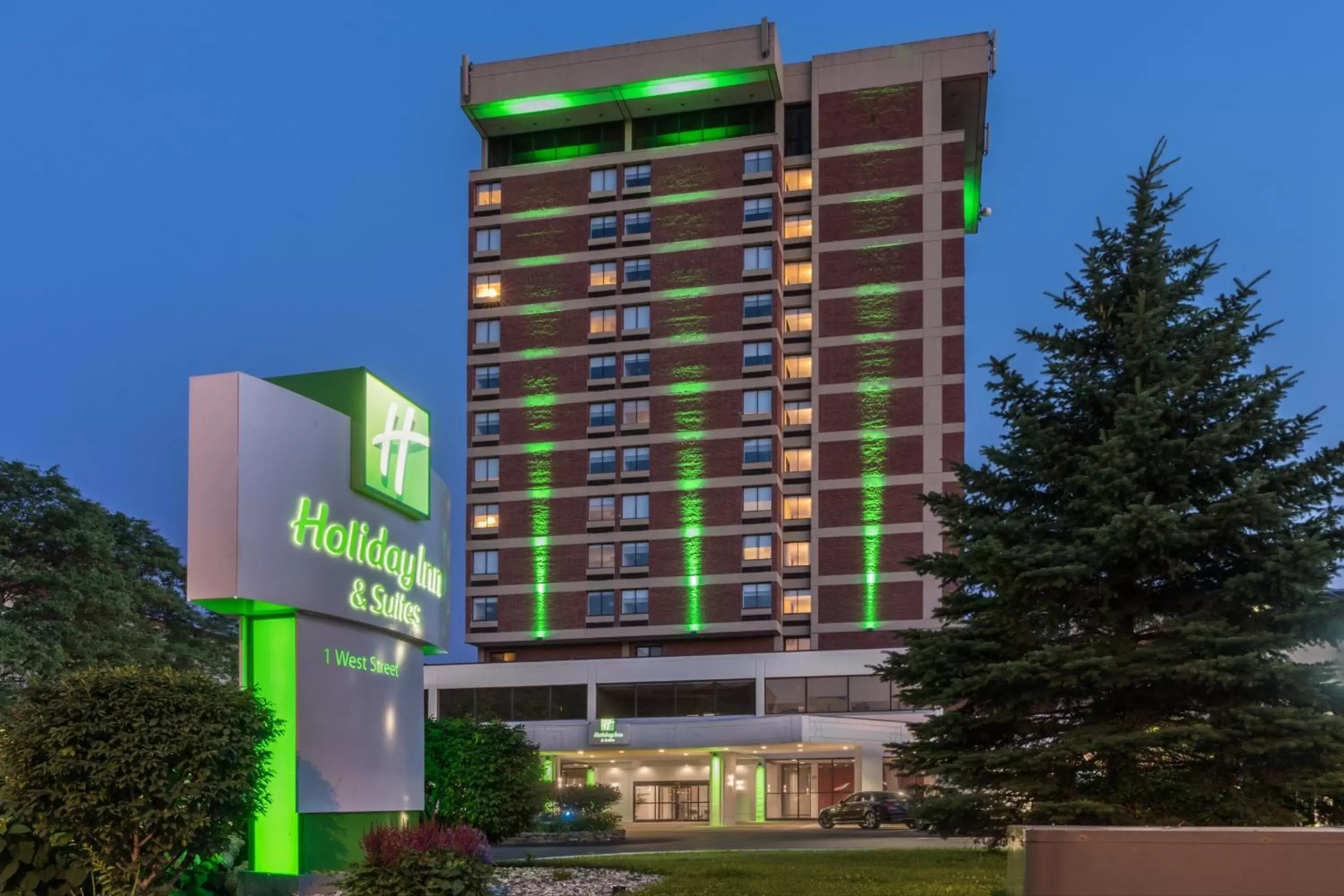Property Building in Holiday Inn & Suites Pittsfield-Berkshires, an IHG Hotel