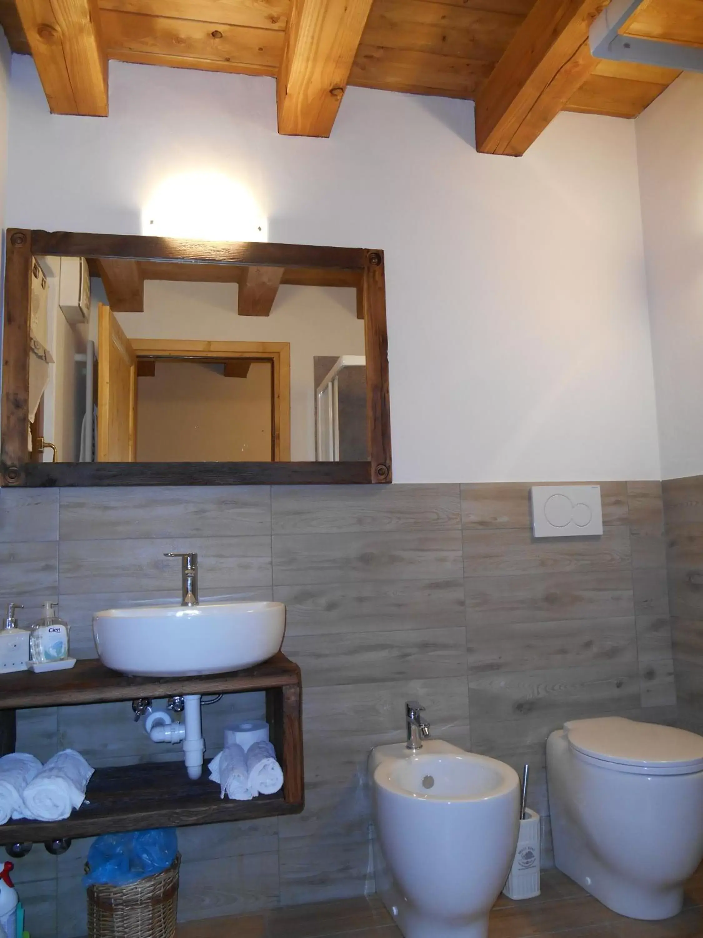 Toilet, Bathroom in La Vigne de Papagran