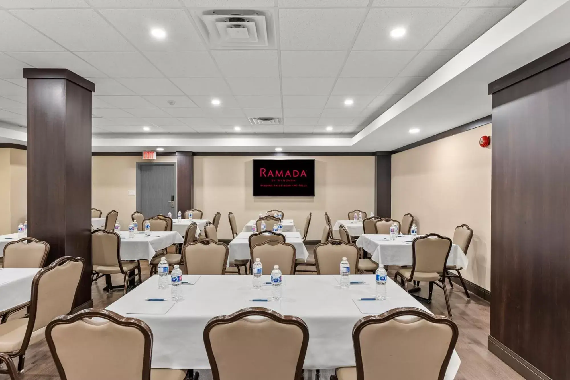 Banquet/Function facilities in Ramada By Wyndham Niagara Falls near the Falls