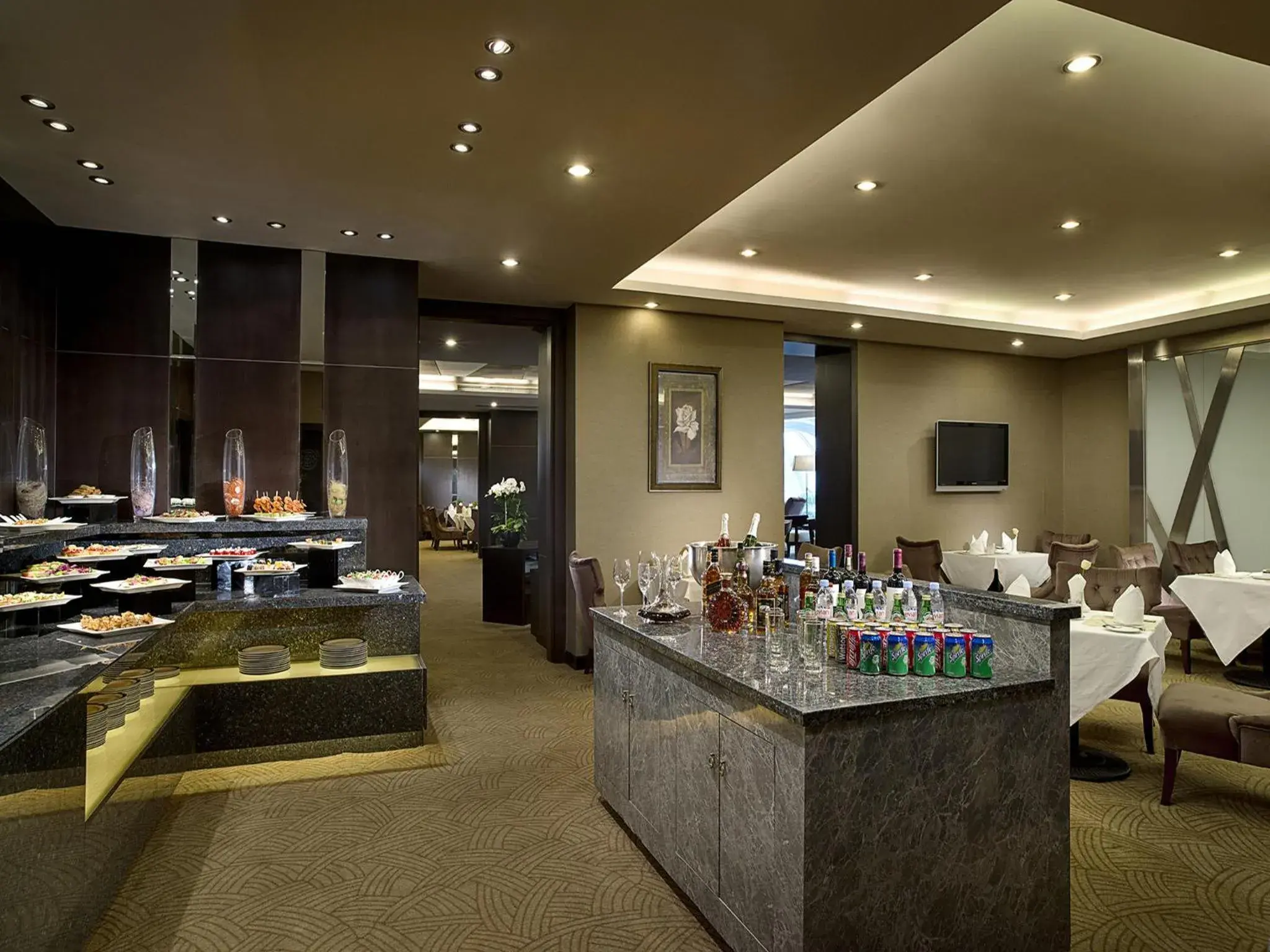 Restaurant/places to eat, Lounge/Bar in Celebrity International Grand Hotel