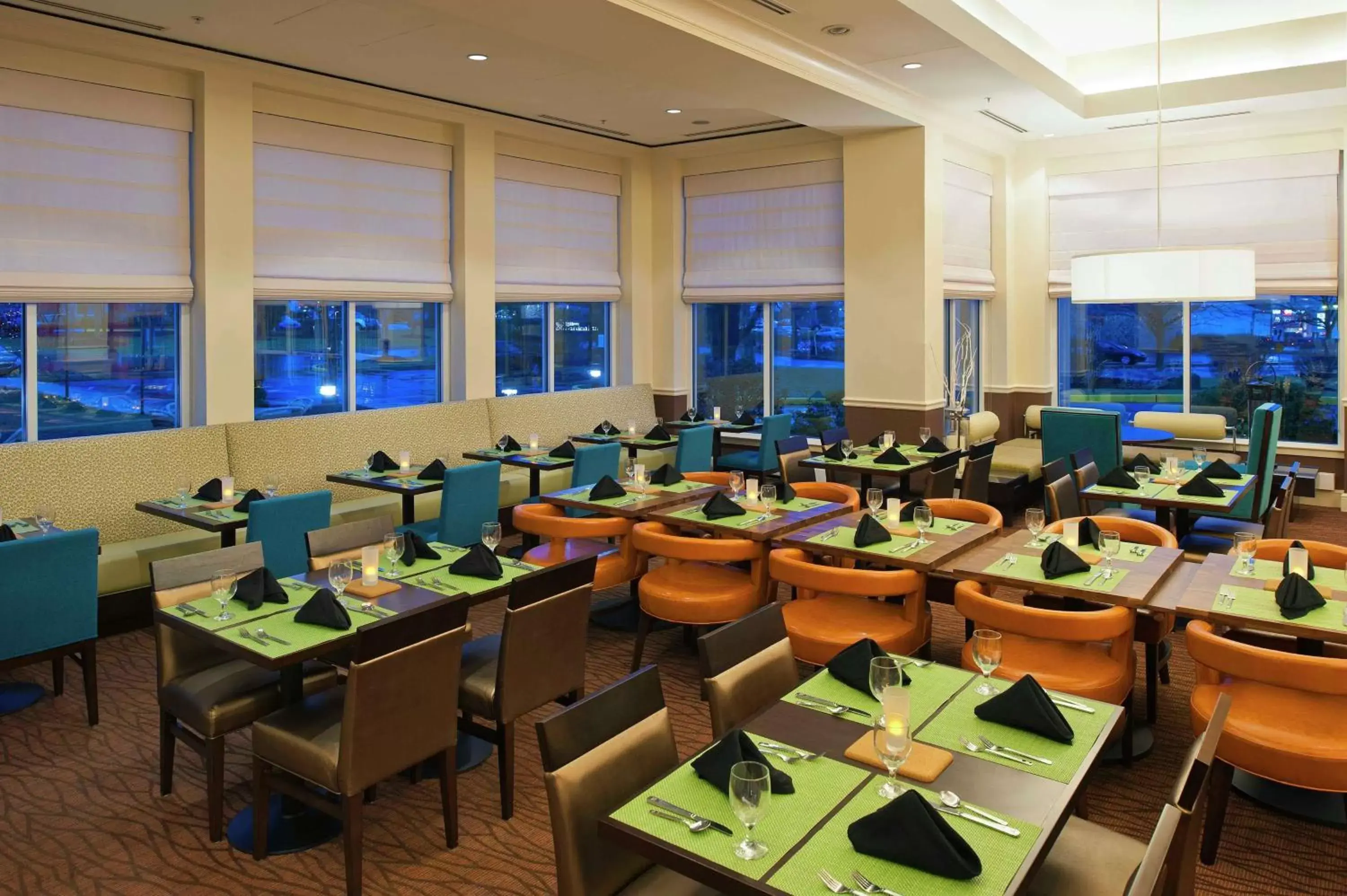 Dining area, Restaurant/Places to Eat in Hilton Garden Inn Allentown Bethlehem Airport