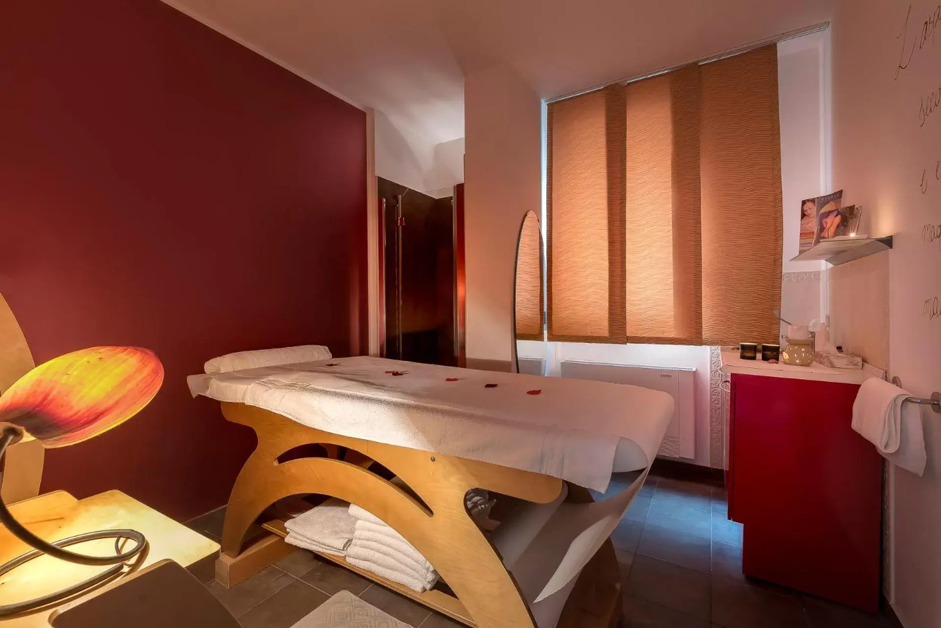 Massage, Bed in Sovrana Hotel & SPA