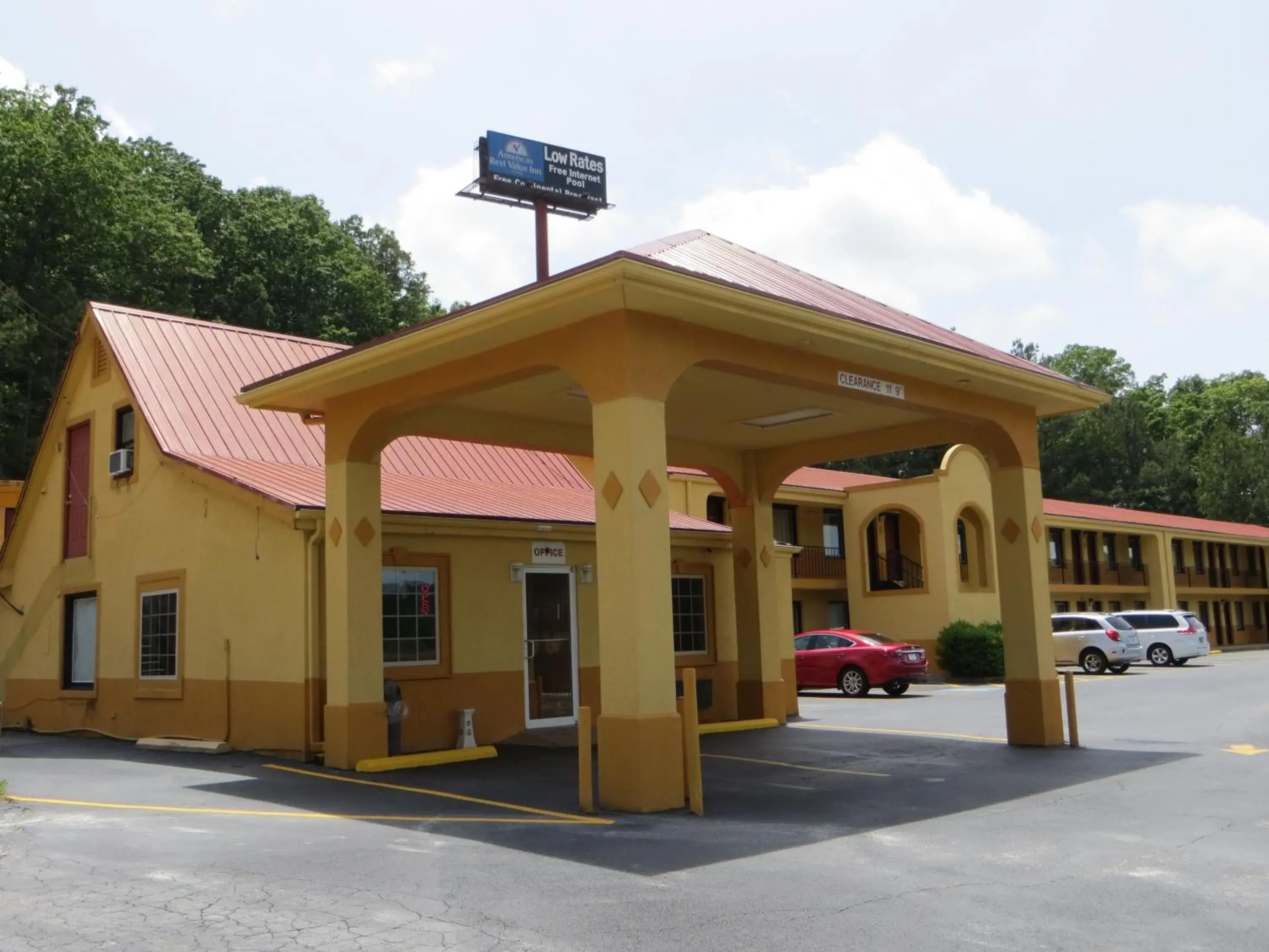 Property Building in Americas Best Value Inn Cartersville