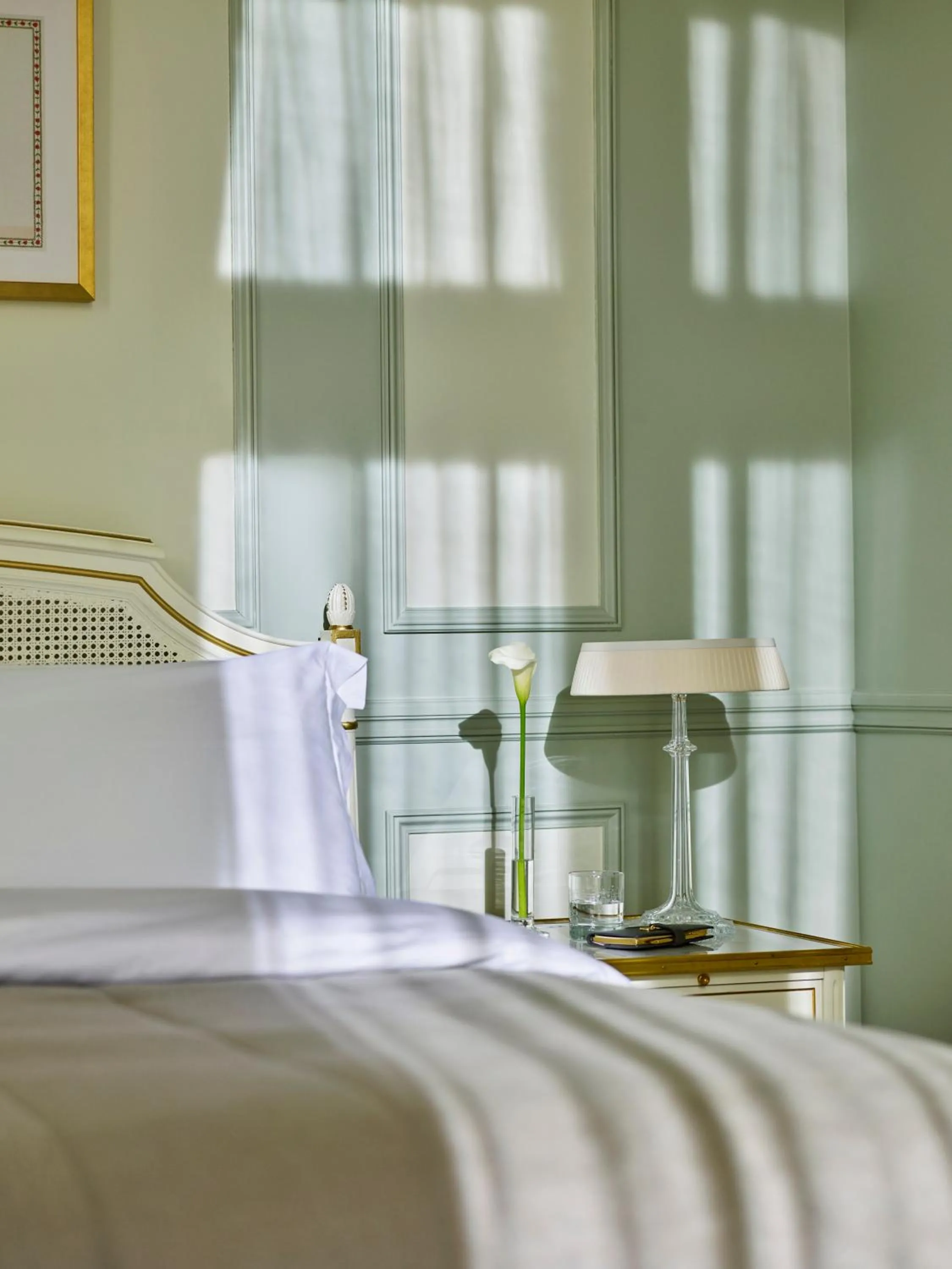 Bedroom, Bed in Le Meurice – Dorchester Collection