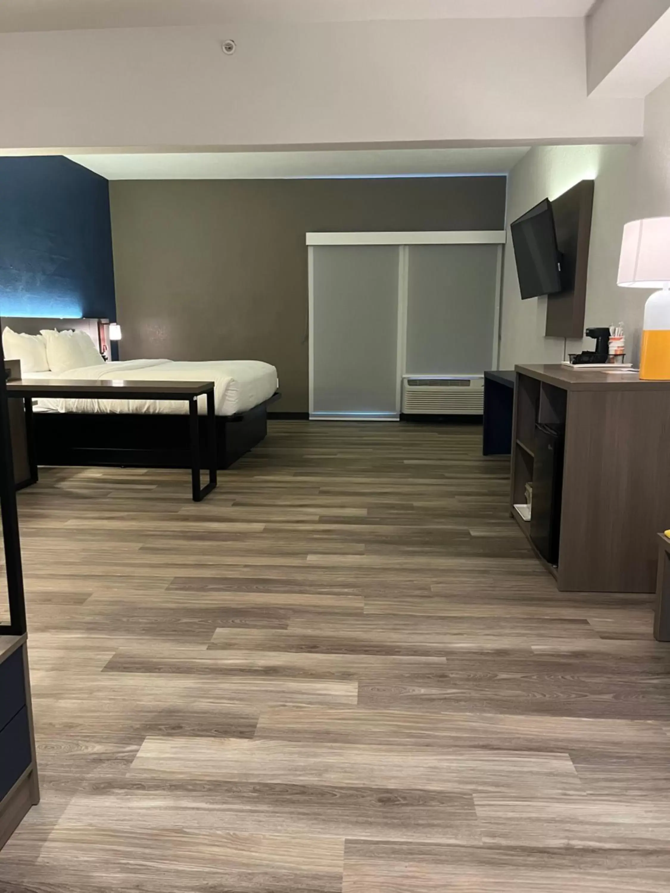 Property building, Bed in Comfort Suites Clearwater - Dunedin Property building, Bed in Comfort Suites Clearwater - Dunedin