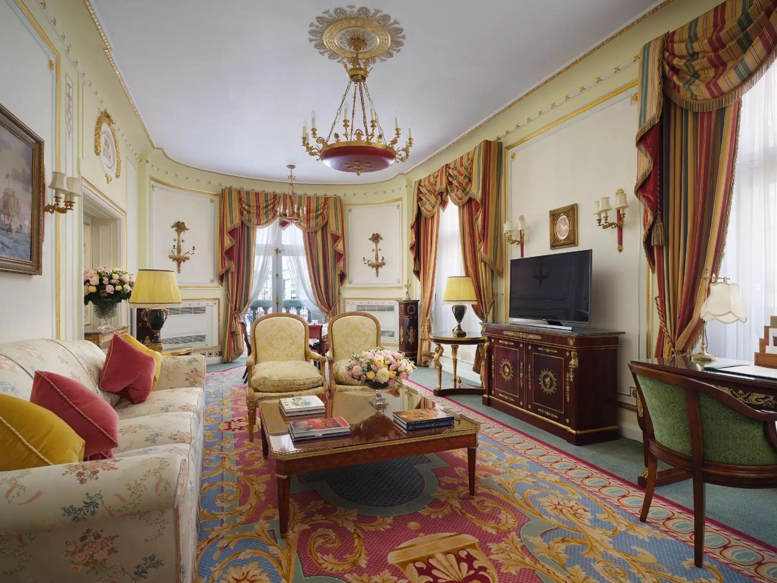 Living room, Seating Area in The Ritz London