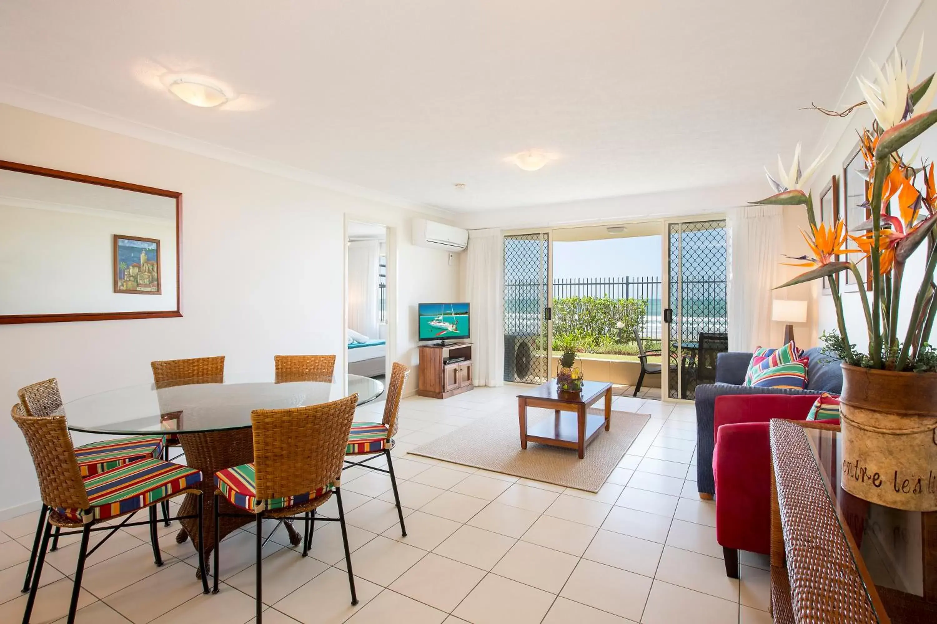 Living room in Golden Riviera Absolute Beachfront Resort