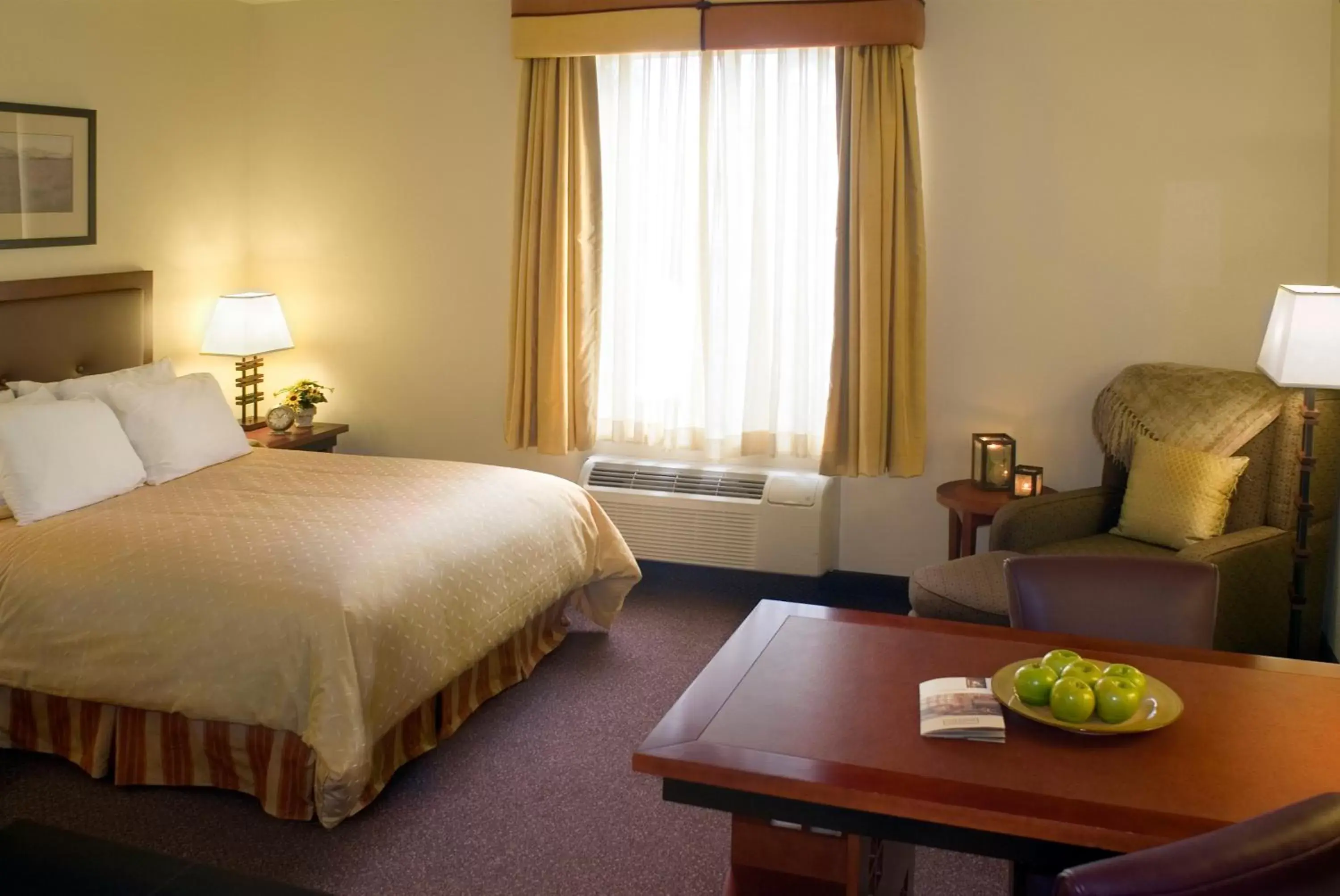 Seating area, Room Photo in Larkspur Landing Renton-An All-Suite Hotel