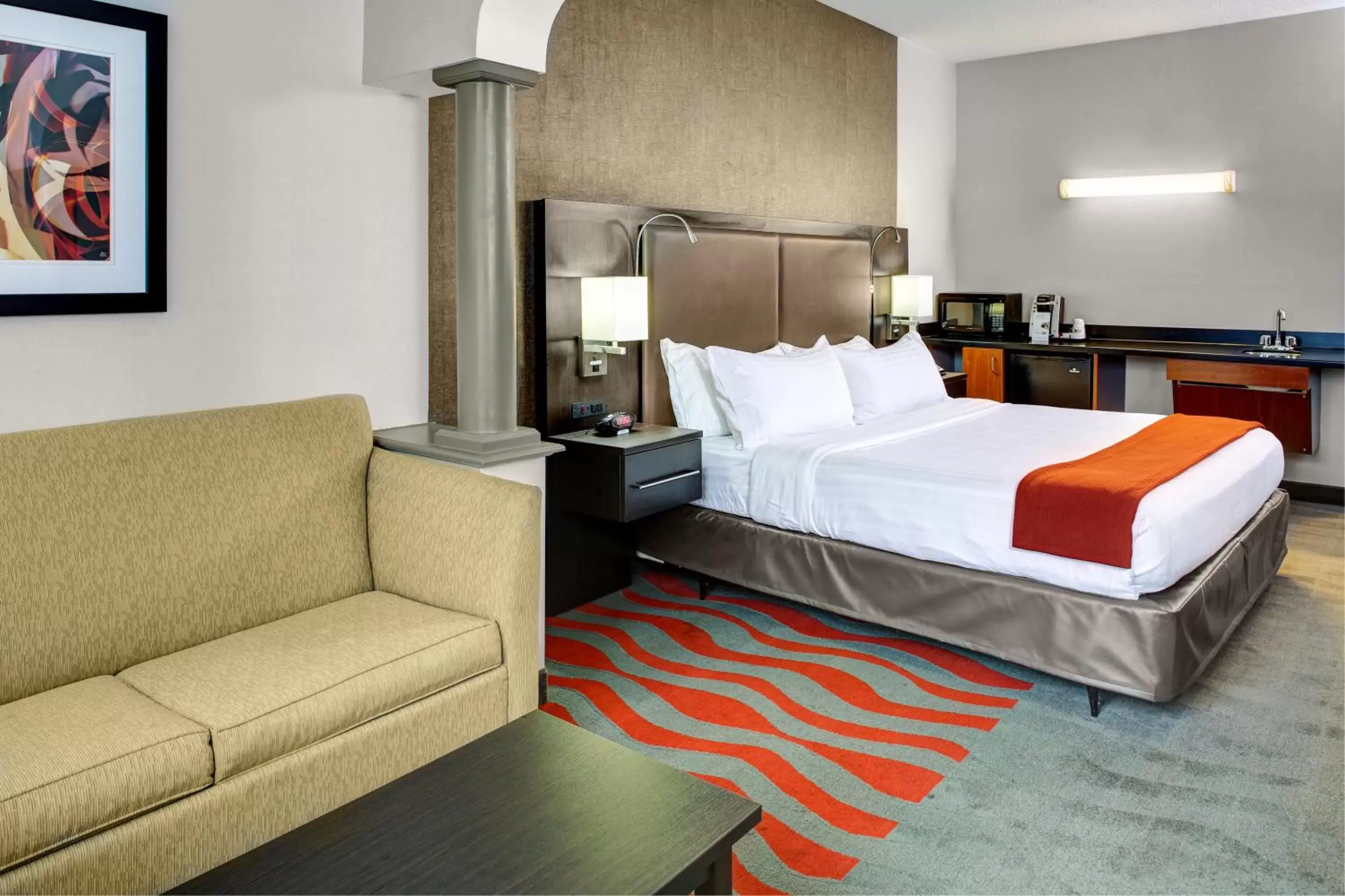Photo of the whole room, Bed in Holiday Inn Express Hotel & Suites Pittsburgh-South Side, an IHG Hotel