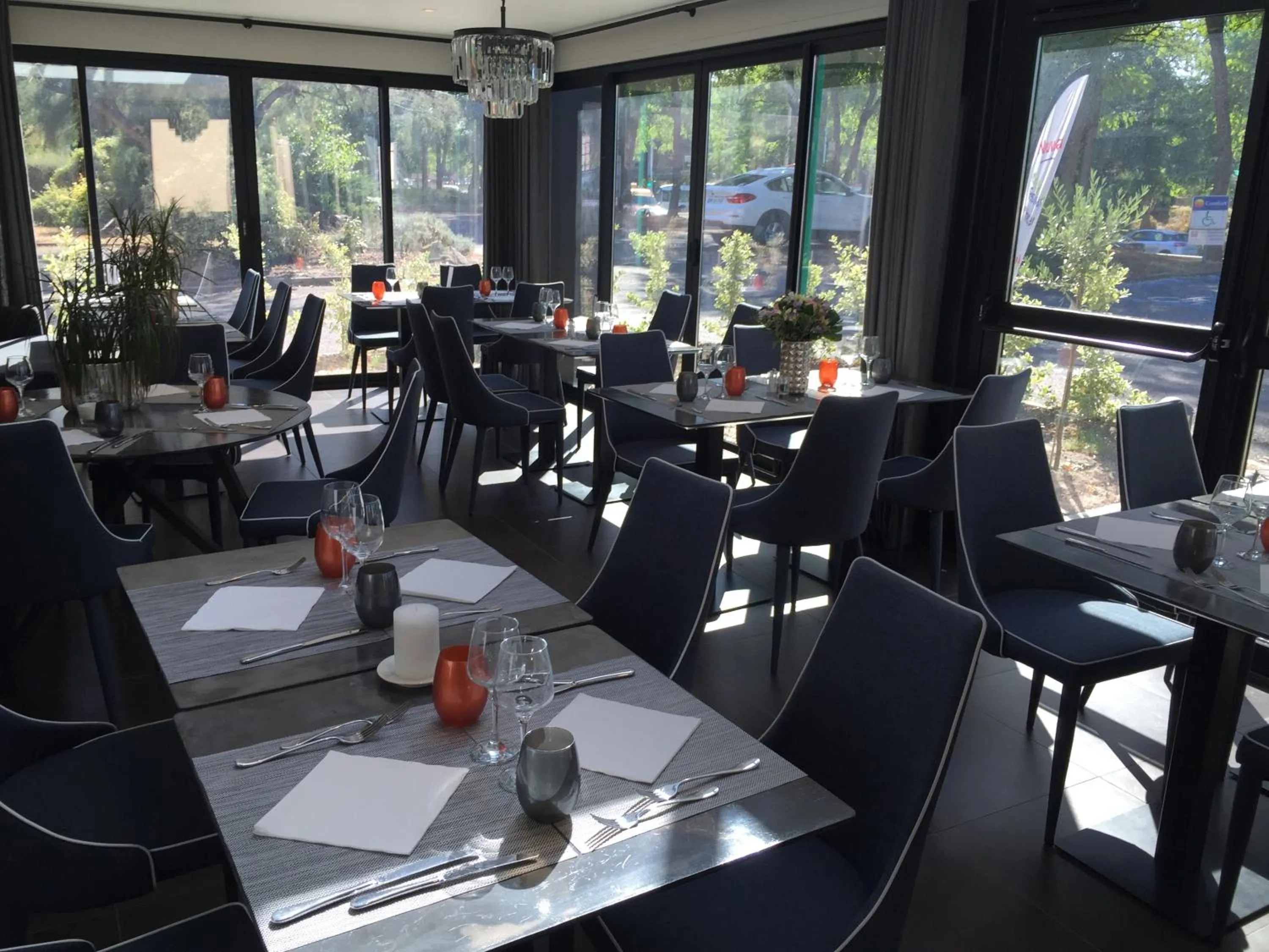 Restaurant/Places to Eat in Hotel Acadie Eragny ( ex Comfort Hotel)