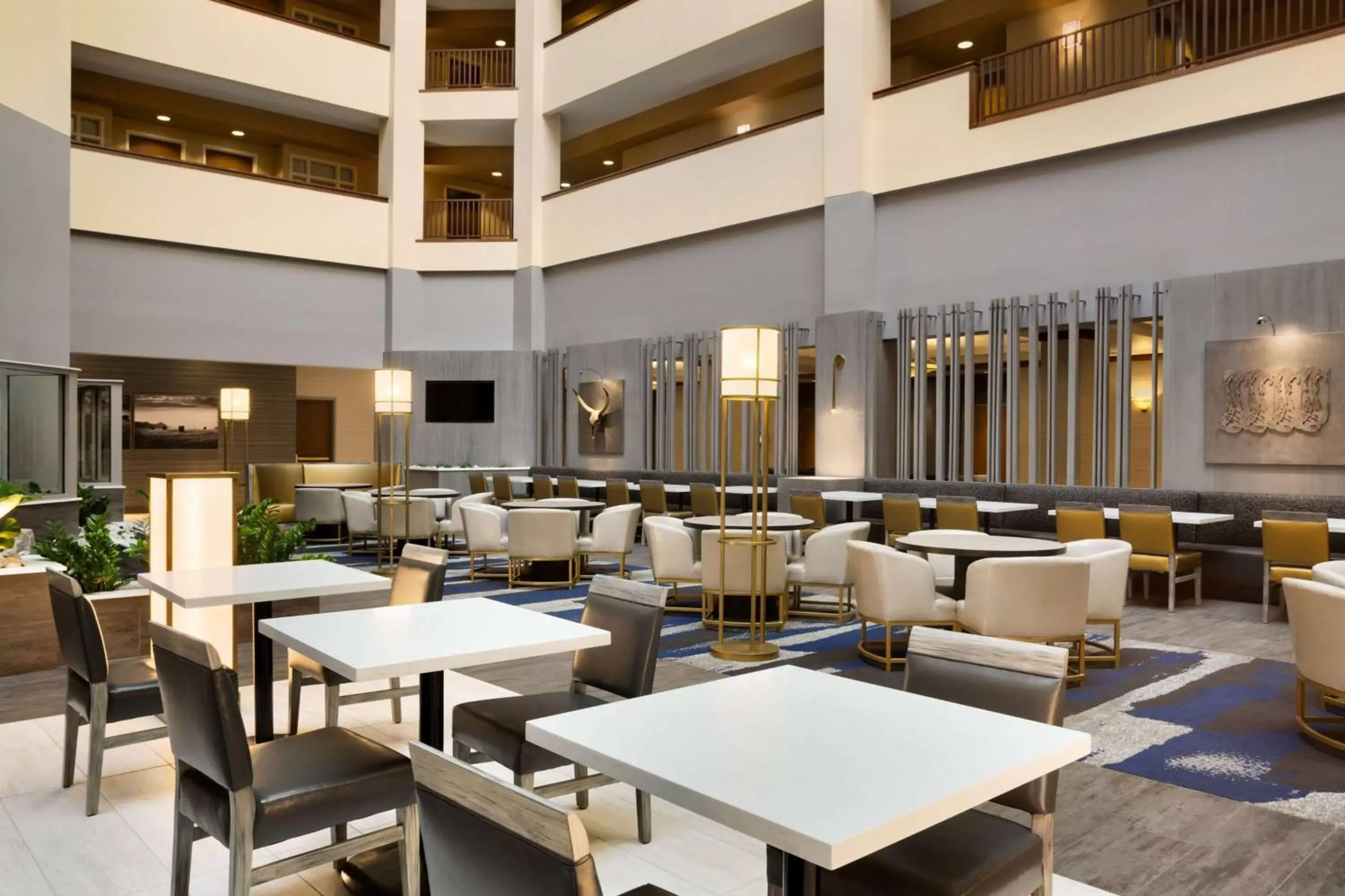 Lobby or reception, Restaurant/Places to Eat in Embassy Suites Dallas - DFW Airport North