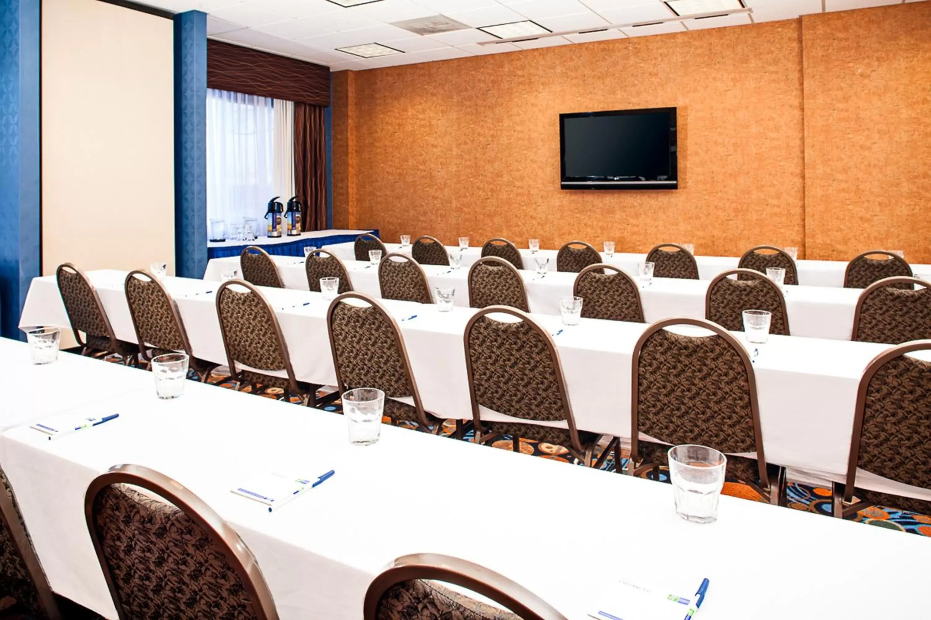 Meeting/conference room in Holiday Inn Express Hotel & Suites Coralville, an IHG Hotel