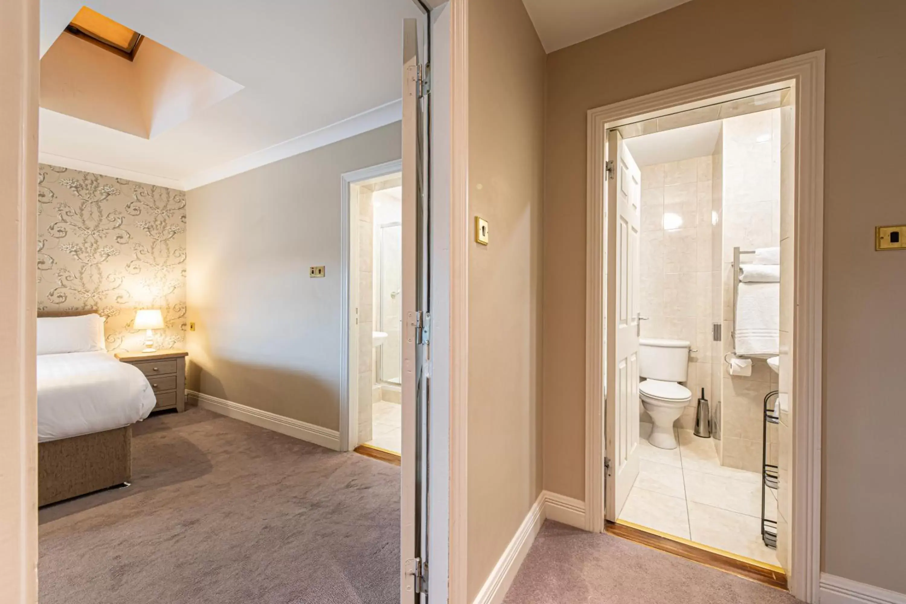 Bedroom, Bathroom in Ballina Manor Hotel