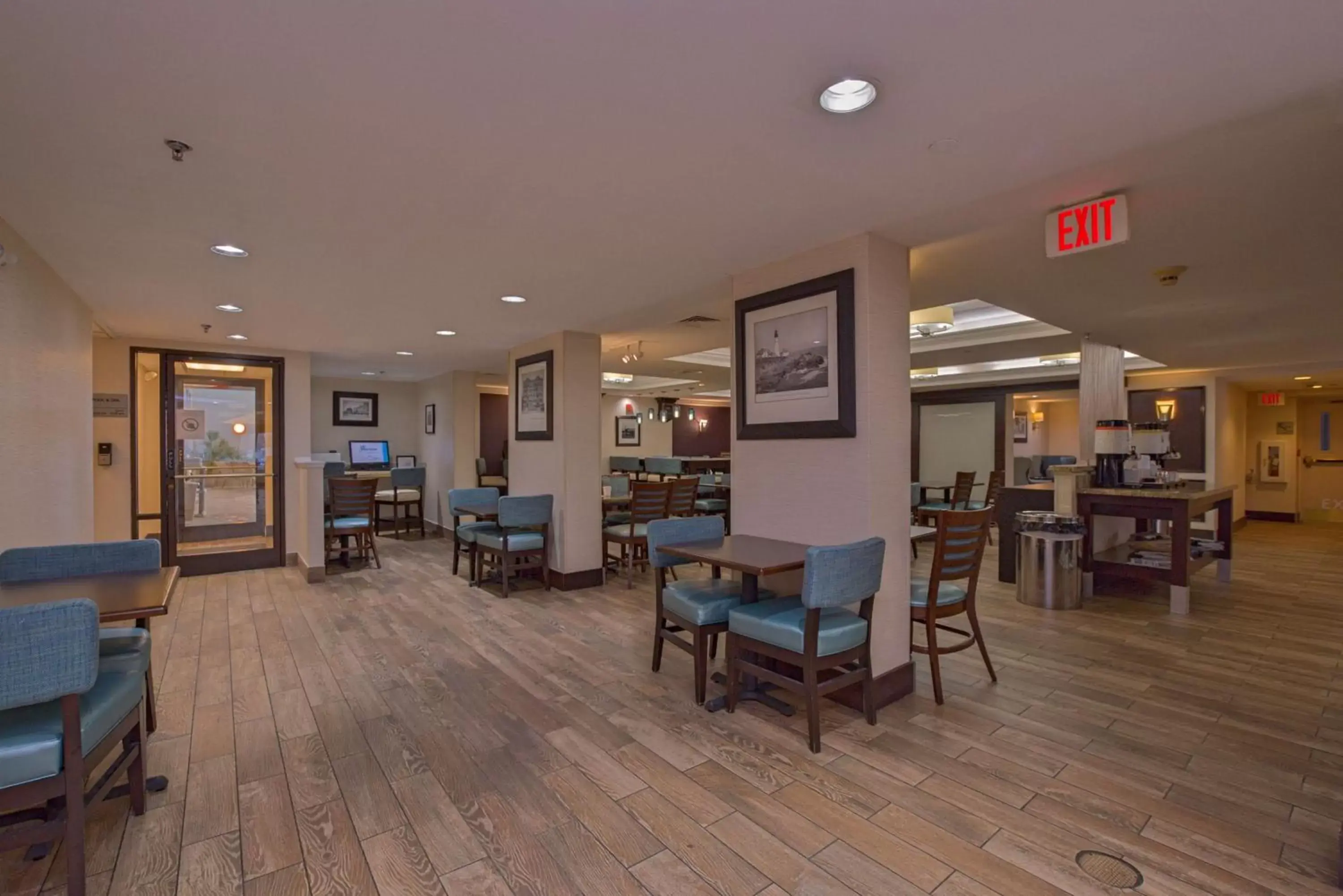Lobby or reception, Restaurant/Places to Eat in Hampton Inn Portsmouth Central