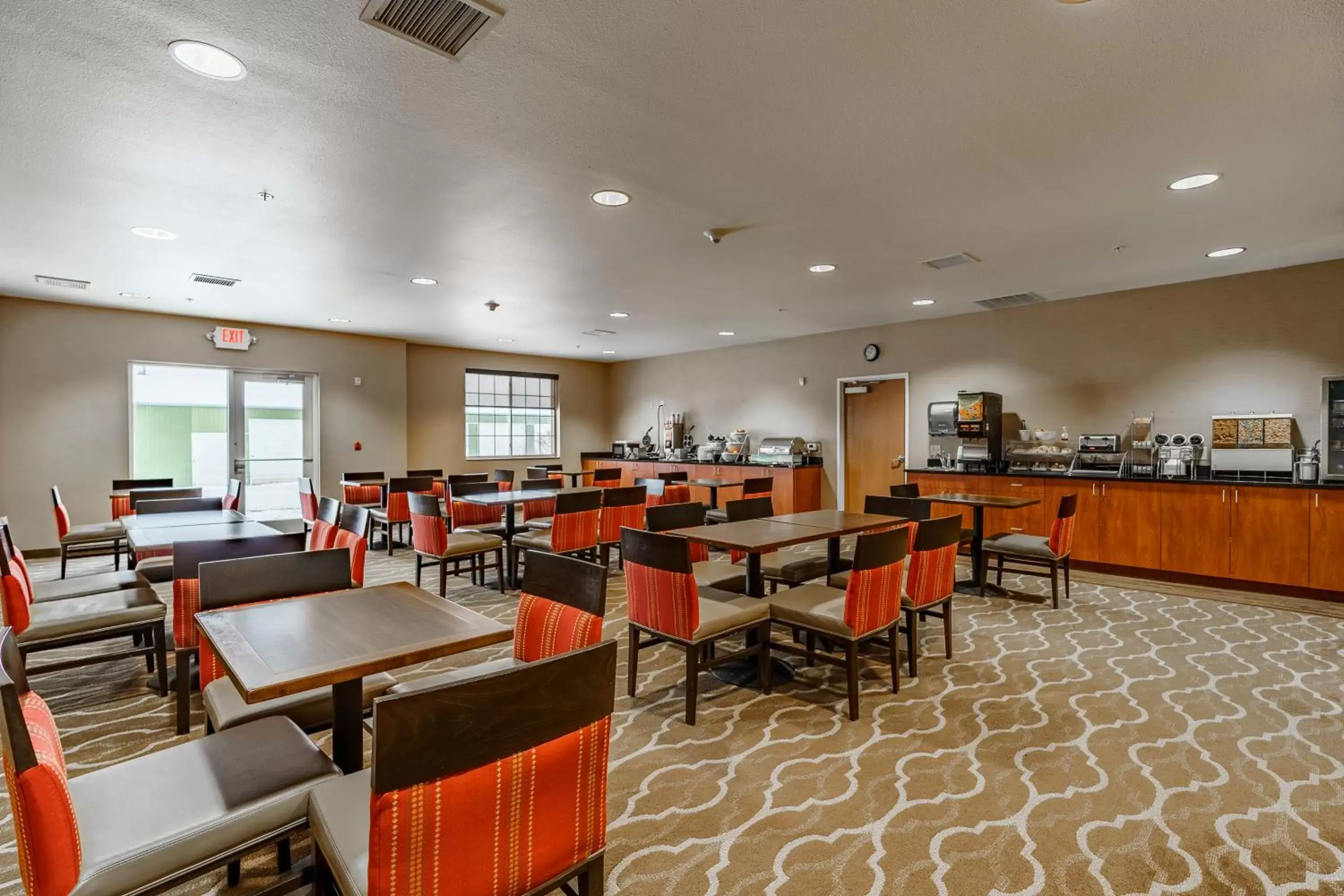 Buffet breakfast, Restaurant/Places to Eat in Cobblestone Suites - Ripon