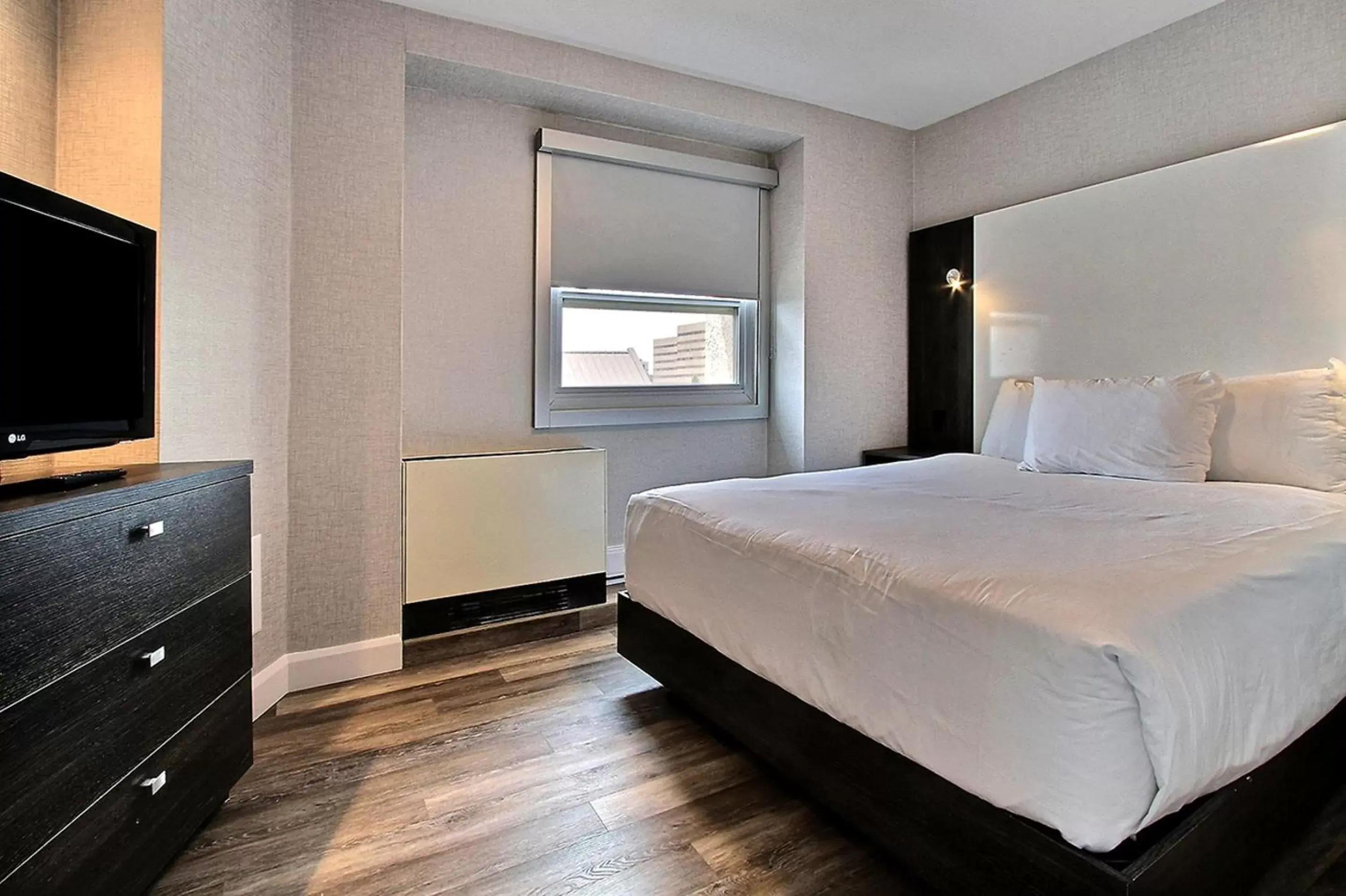 Bedroom, Bed in Hotel Classique Bedroom, Bed in Hotel Classique