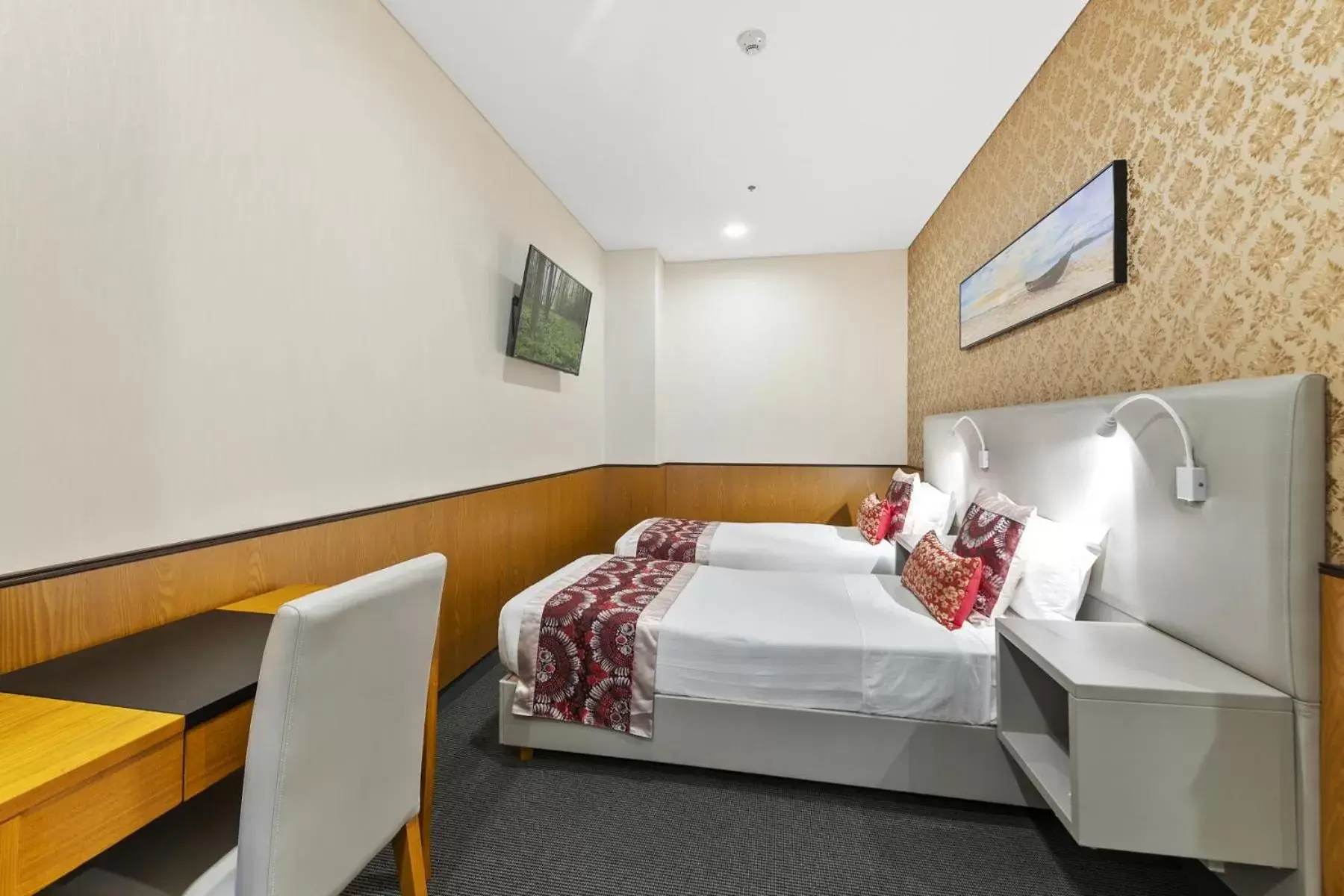 Bedroom, Bed in YEHS Hotel Sydney QVB