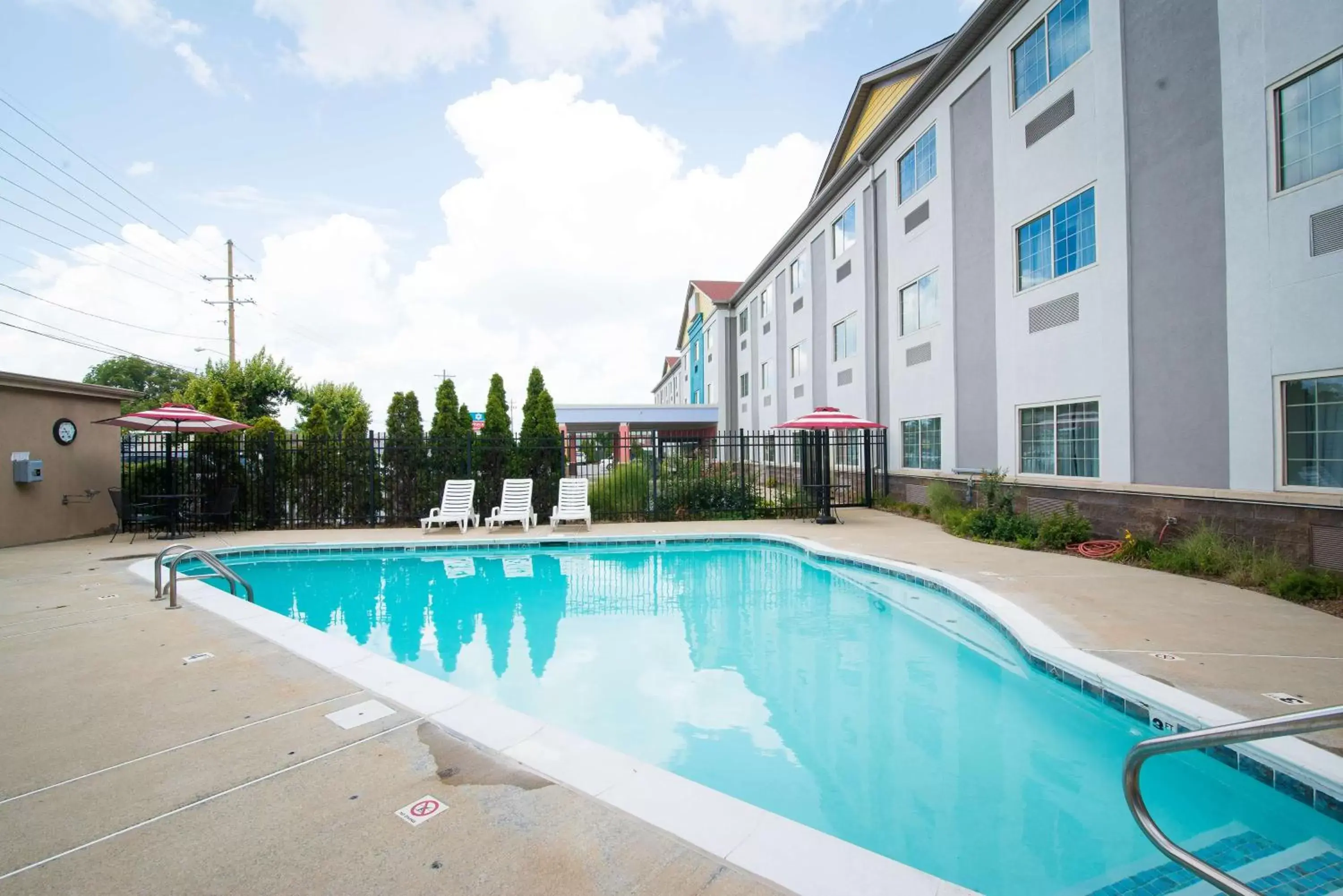 On site, Swimming Pool in SureStay Plus by Best Western Louisville Airport Expo