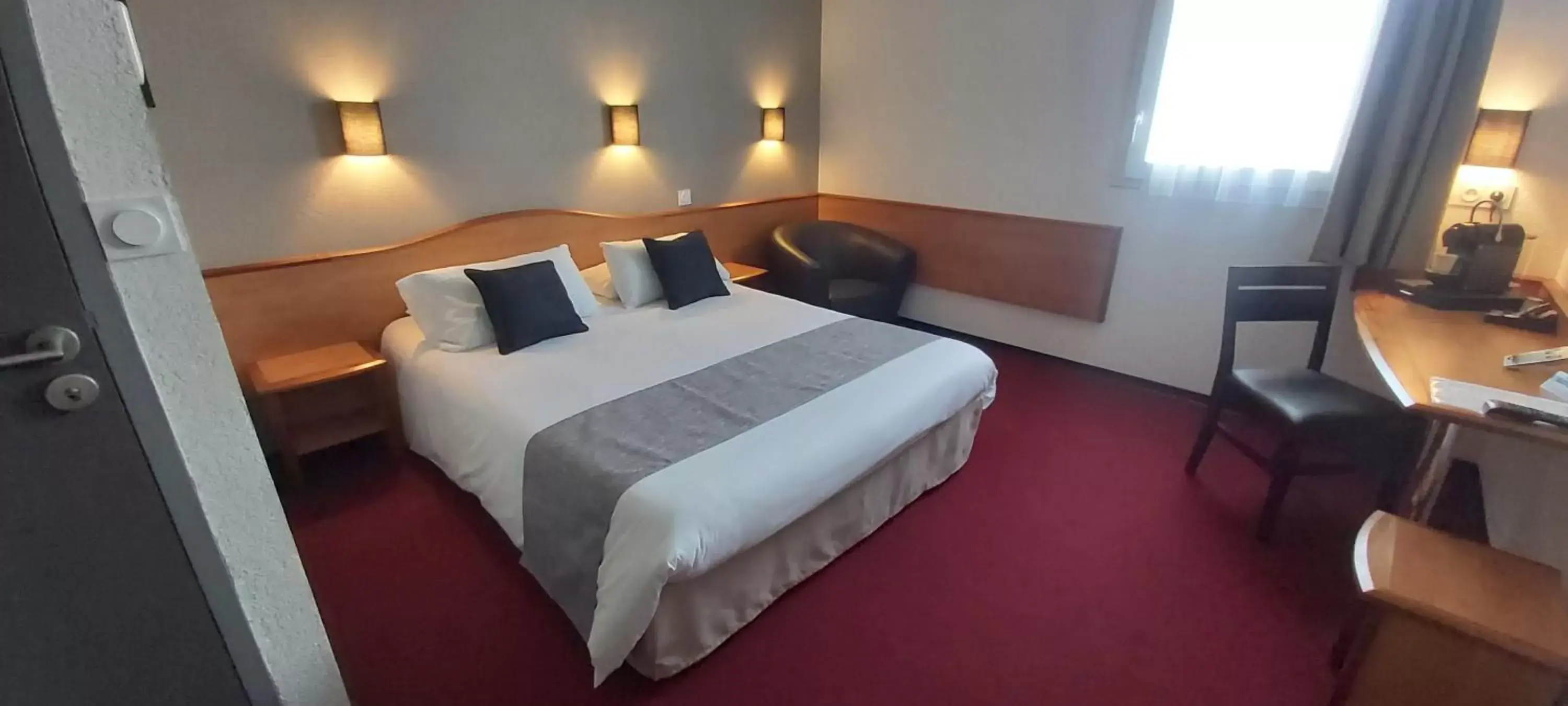 Photo of the whole room, Bed in Brit Hotel Confort Villeneuve Sur Lot