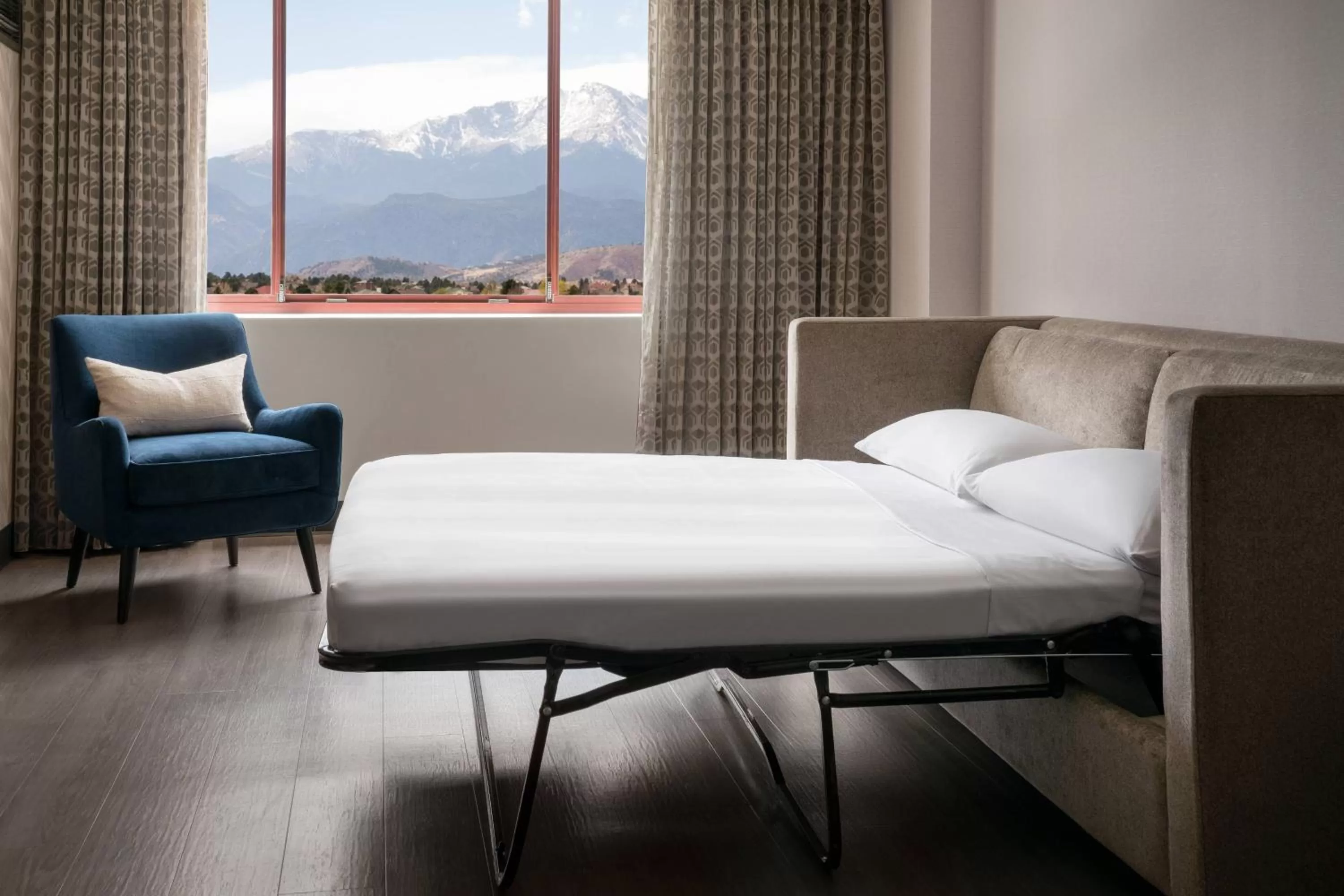 Photo of the whole room, Bed in Colorado Springs Marriott