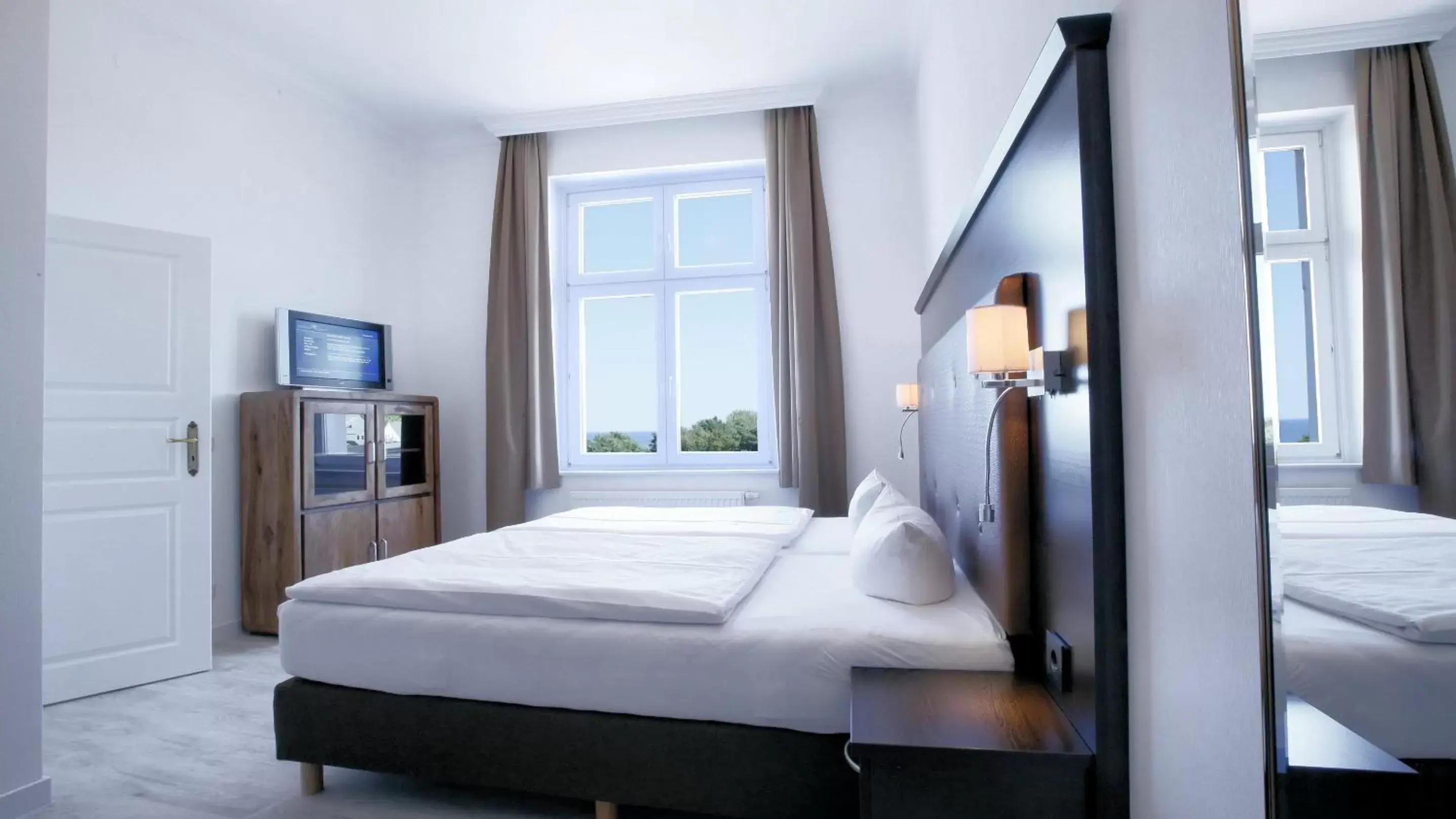 Bedroom, Bed in Strandhotel Preussenhof